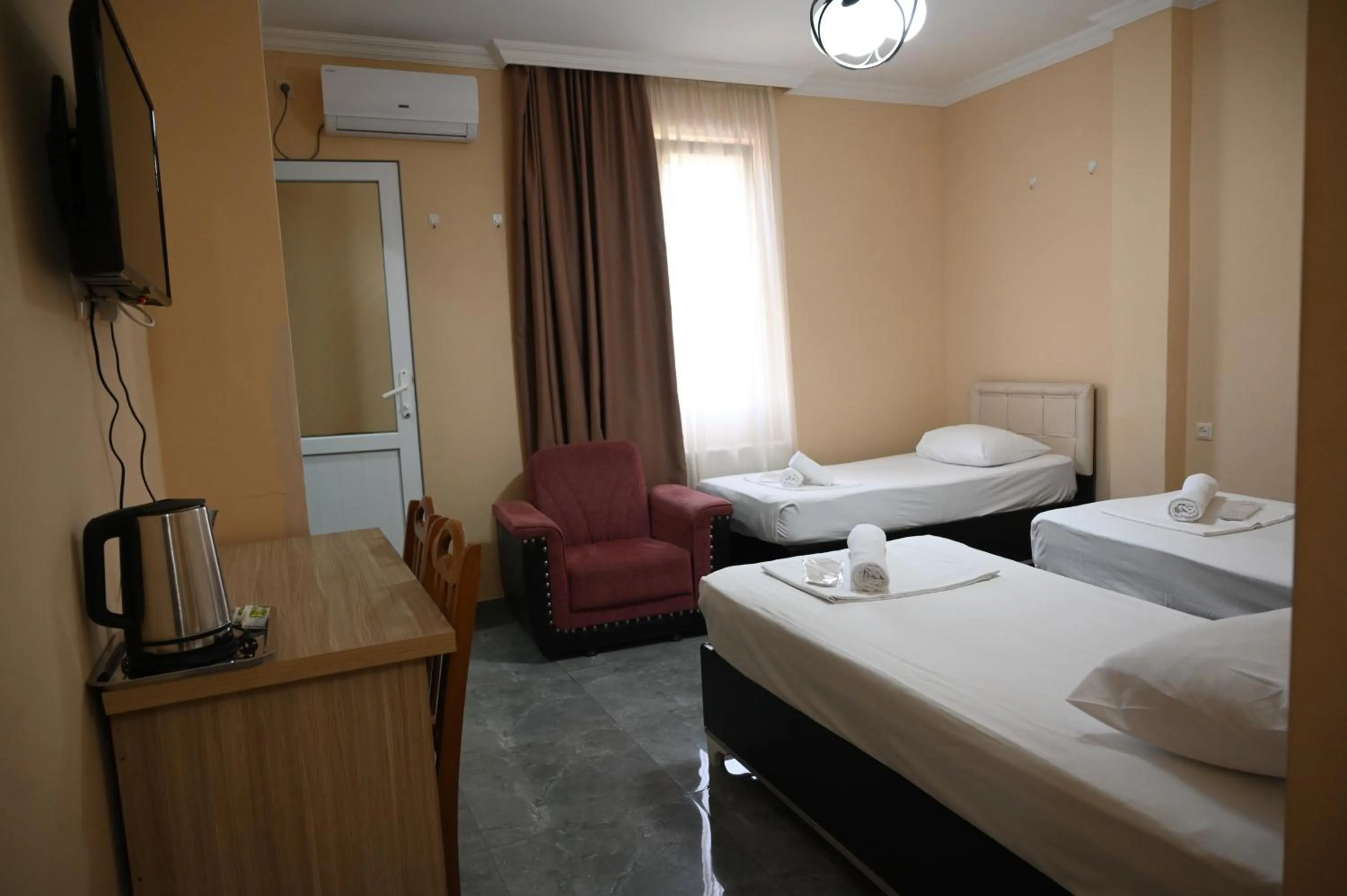 Bed in Hotel Golden House