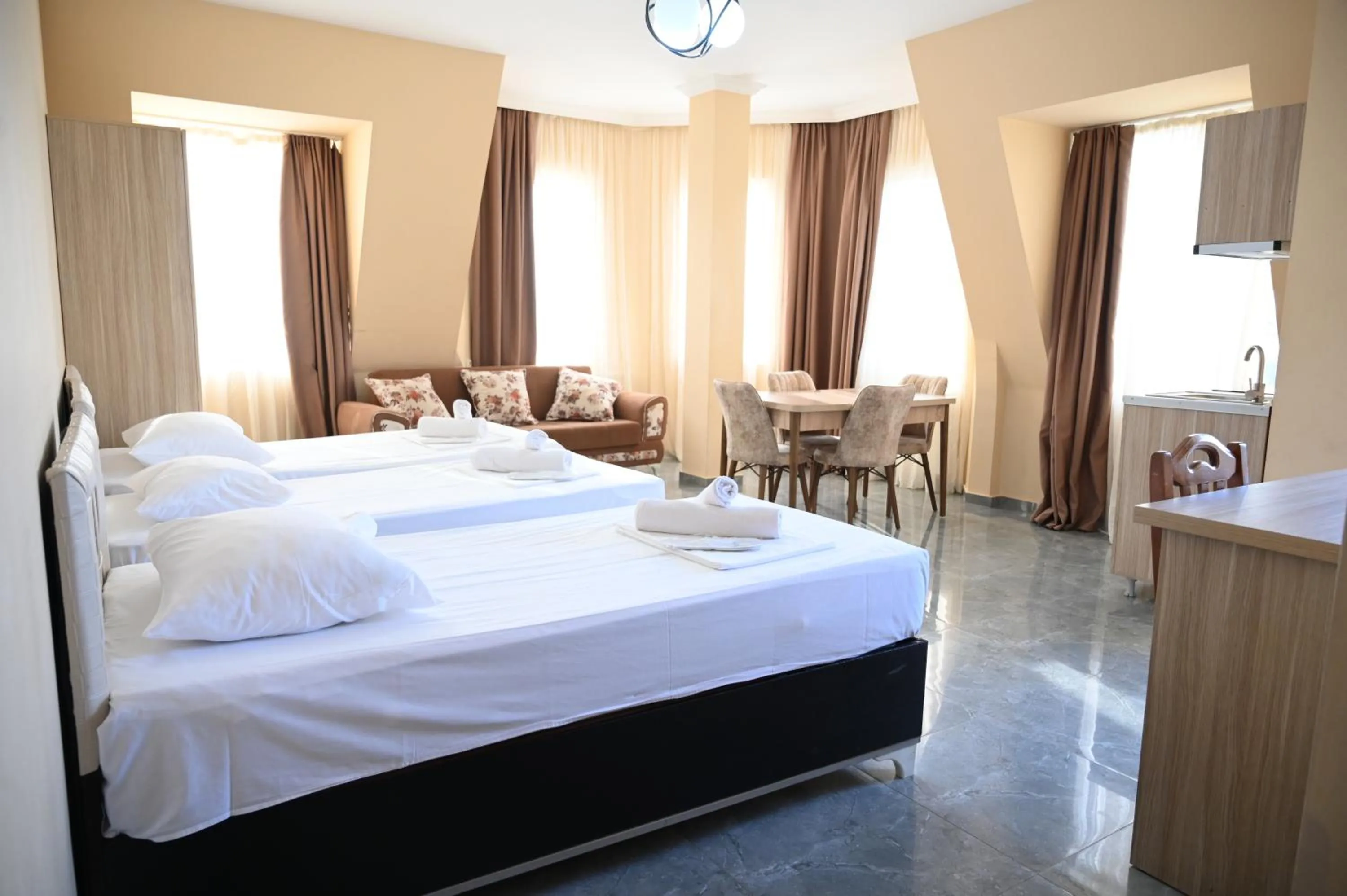 Bed in Hotel Golden House