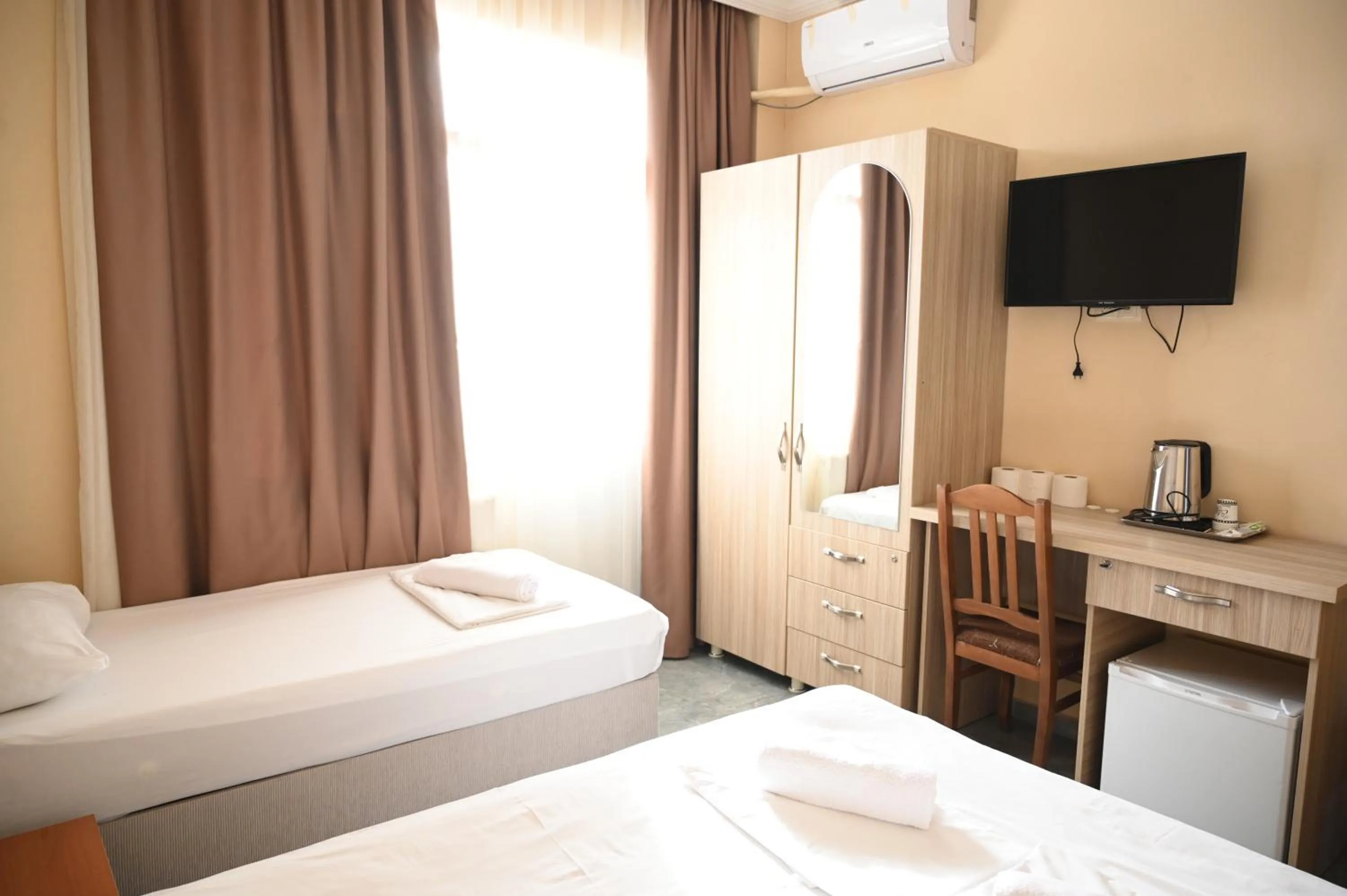 Bed in Hotel Golden House