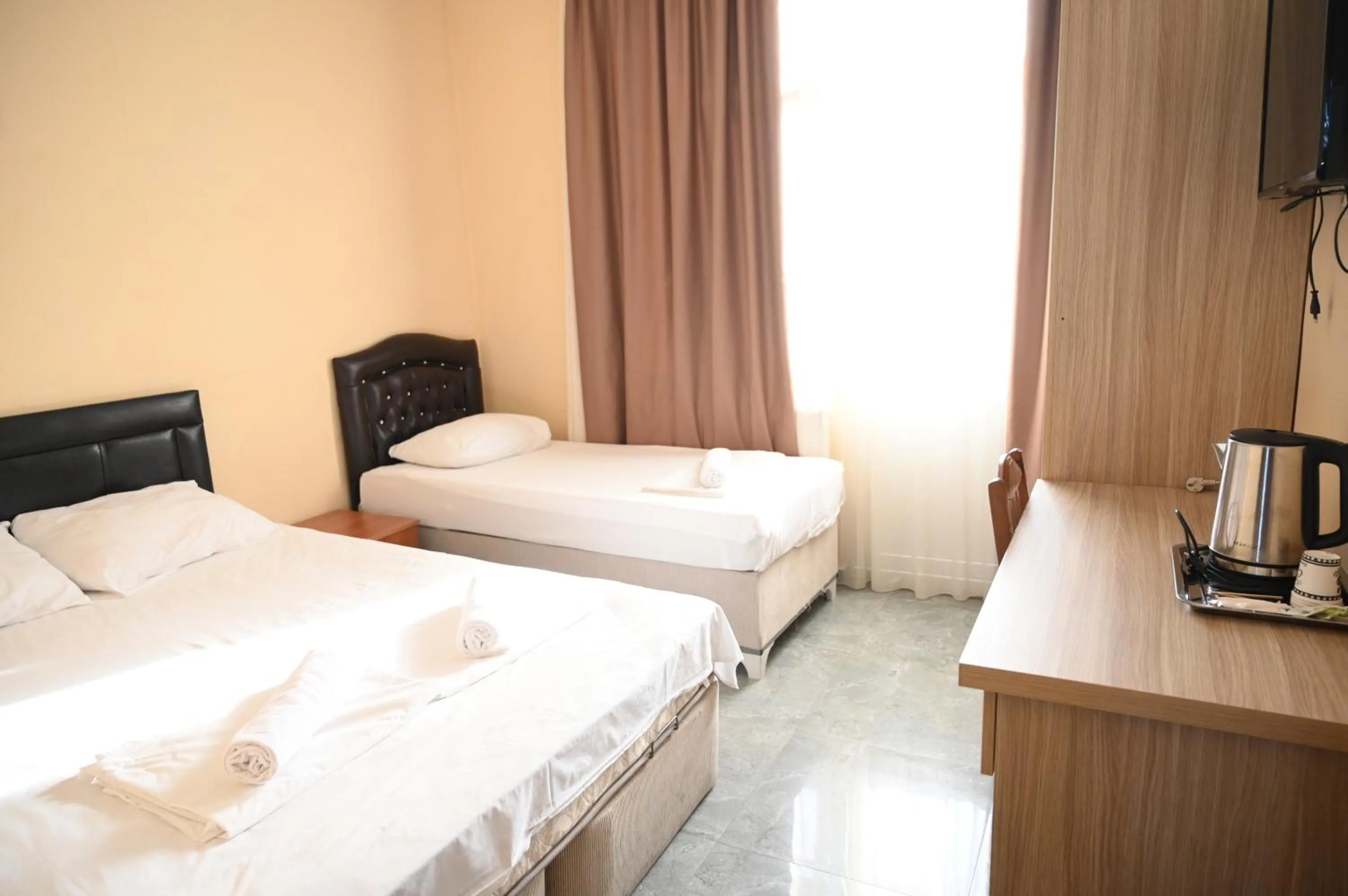 Bed in Hotel Golden House