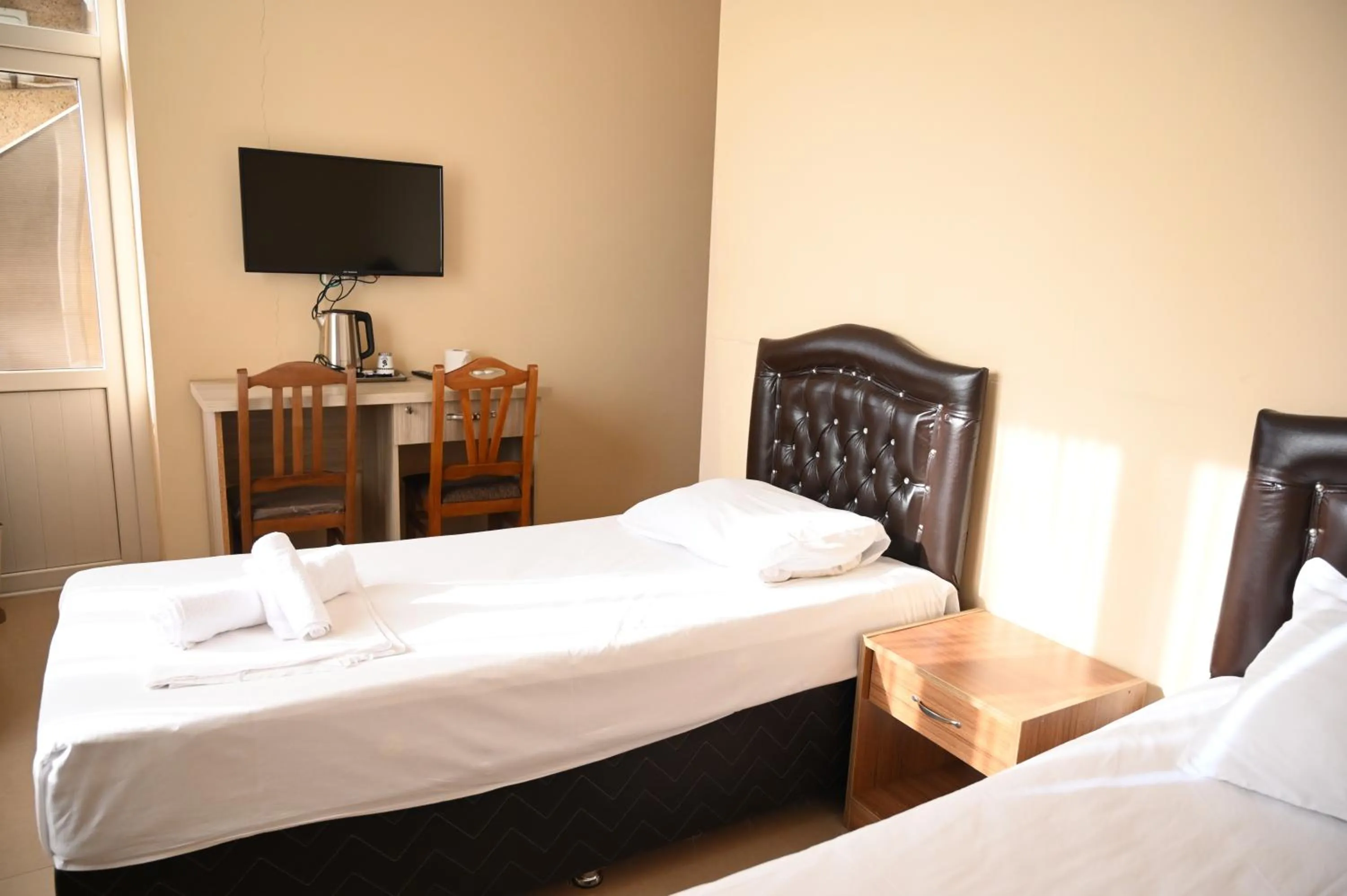 Bed in Hotel Golden House