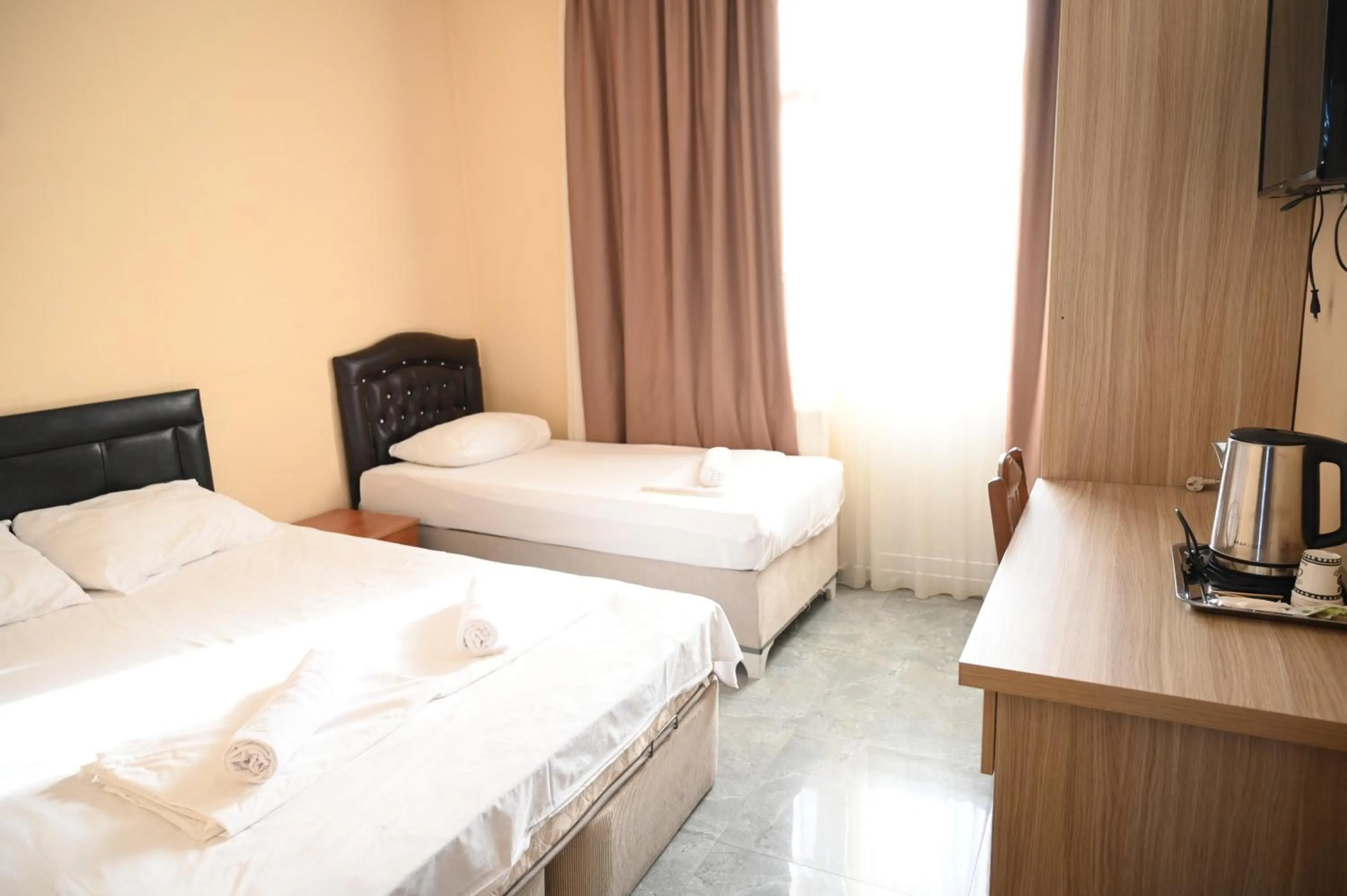 Bed in Hotel Golden House