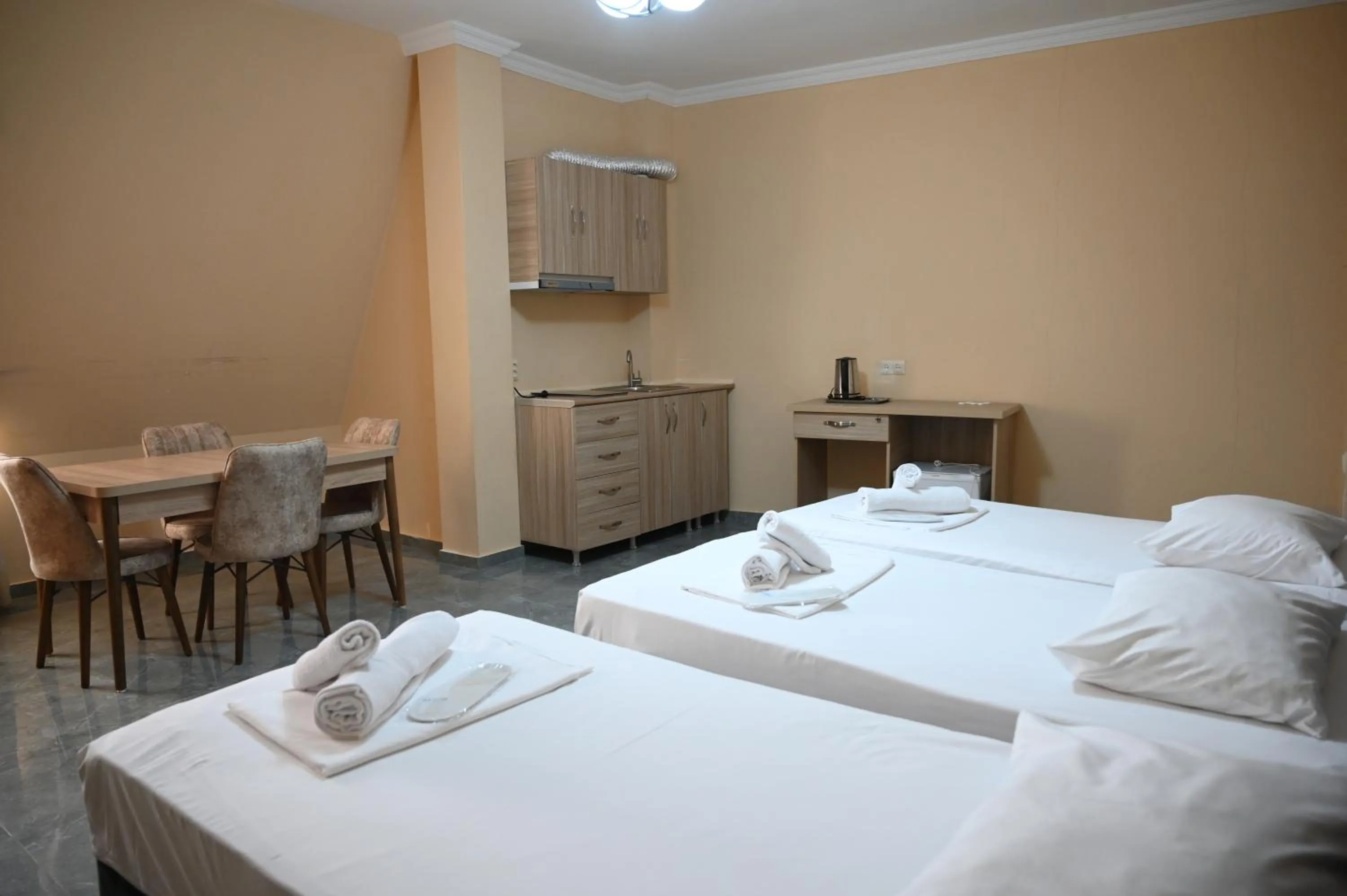 Bed in Hotel Golden House