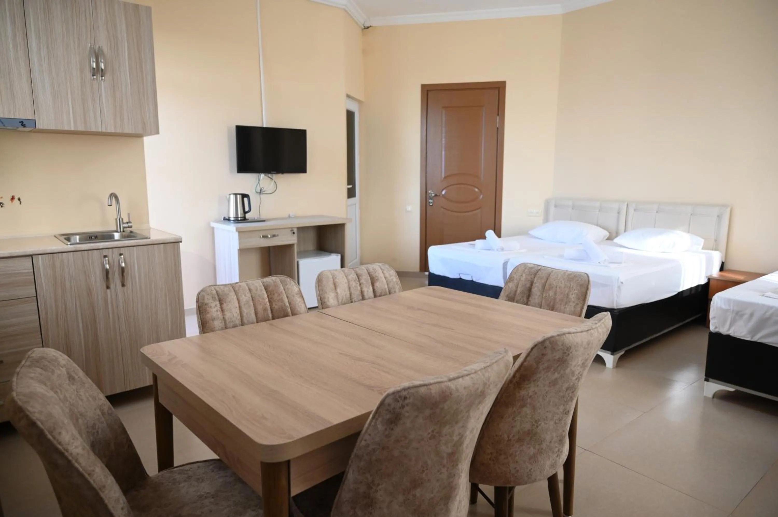 Bed in Hotel Golden House