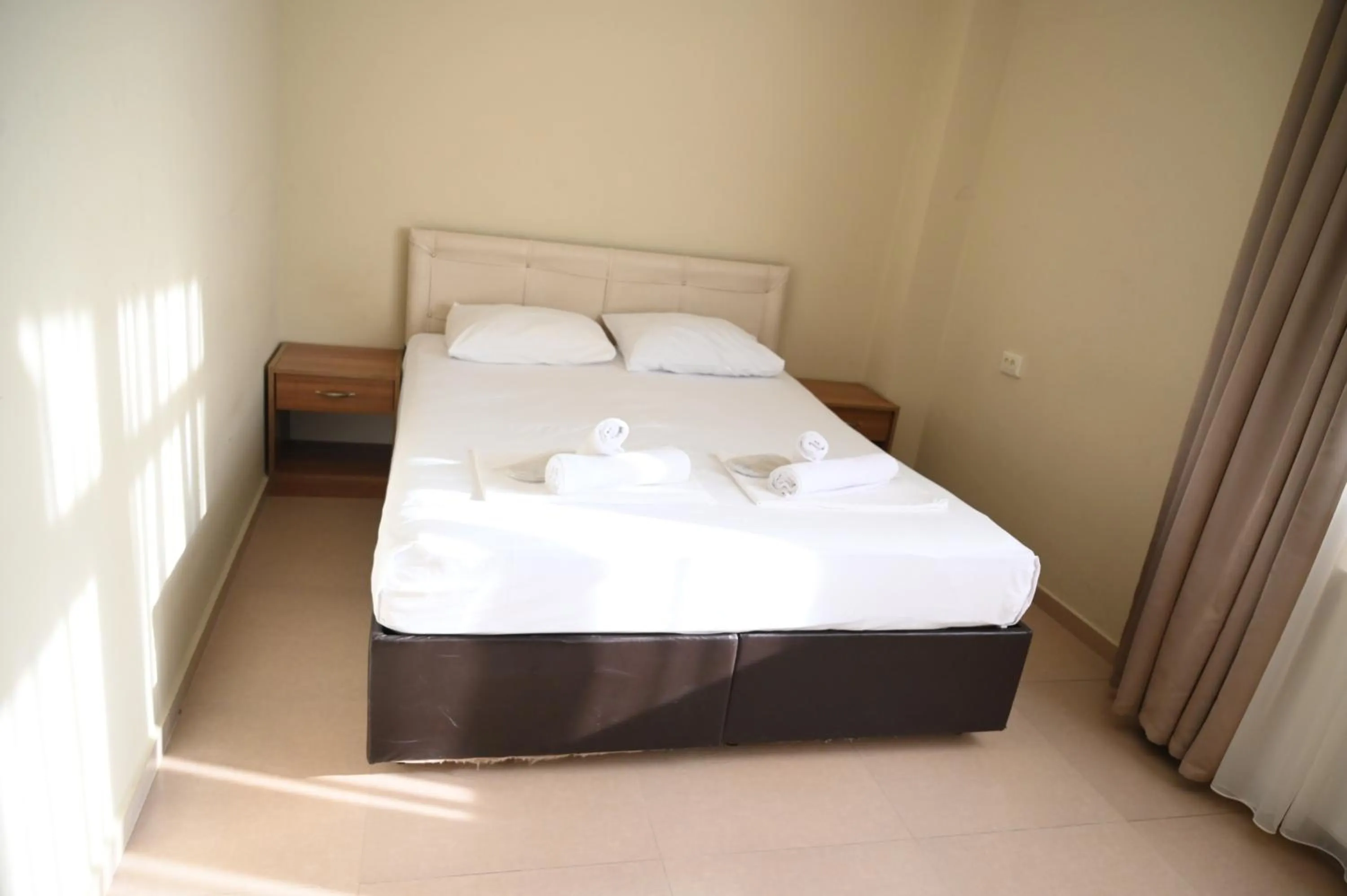 Bed in Hotel Golden House