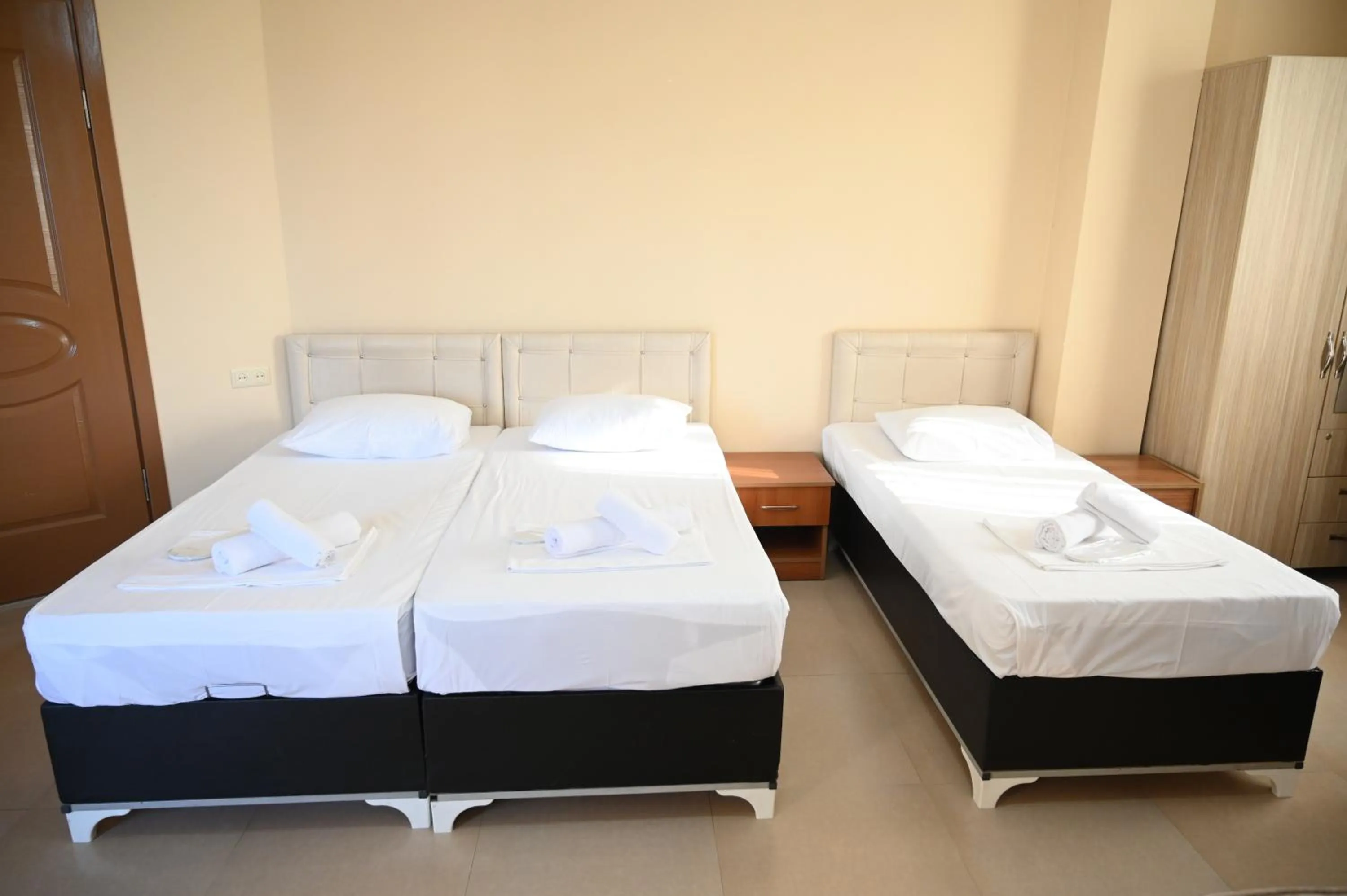 Bed in Hotel Golden House