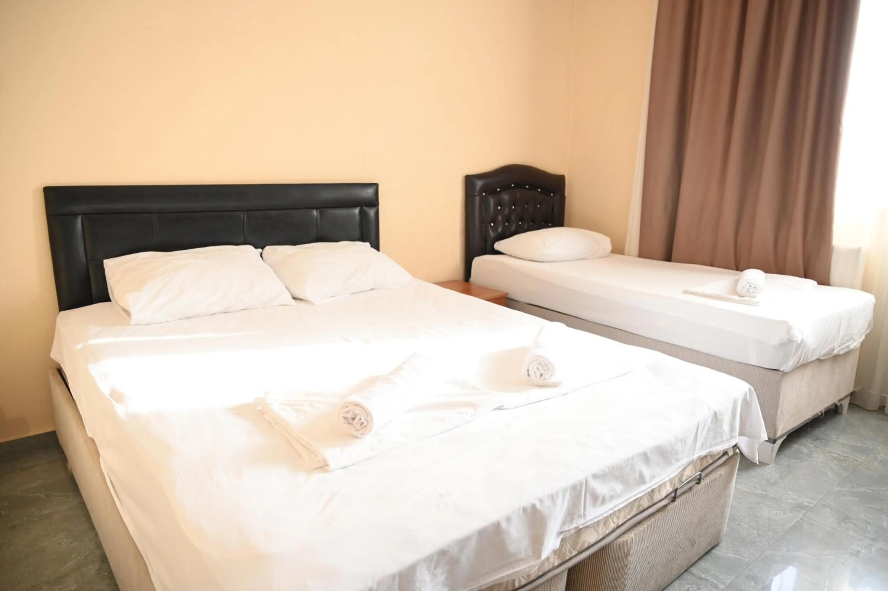 Bed in Hotel Golden House