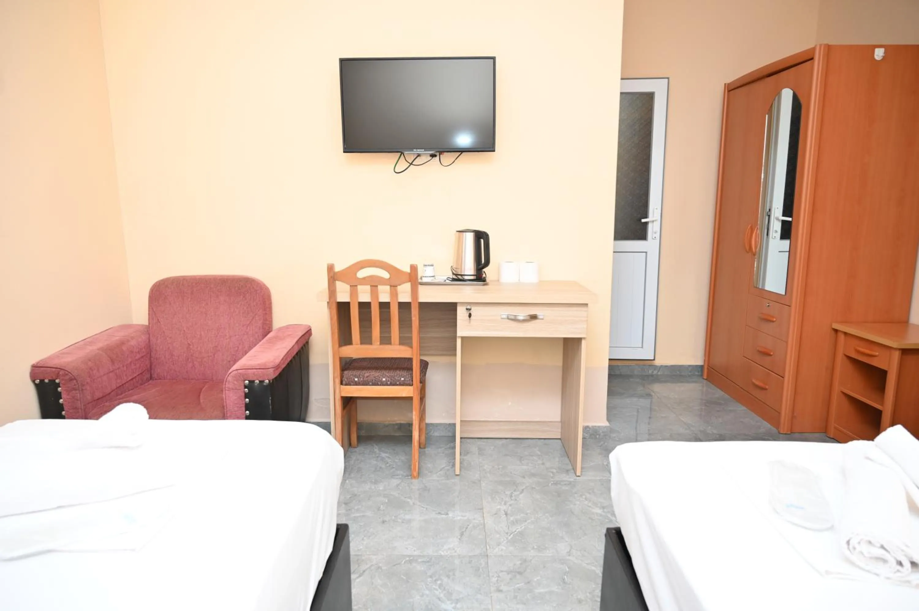 Bed in Hotel Golden House