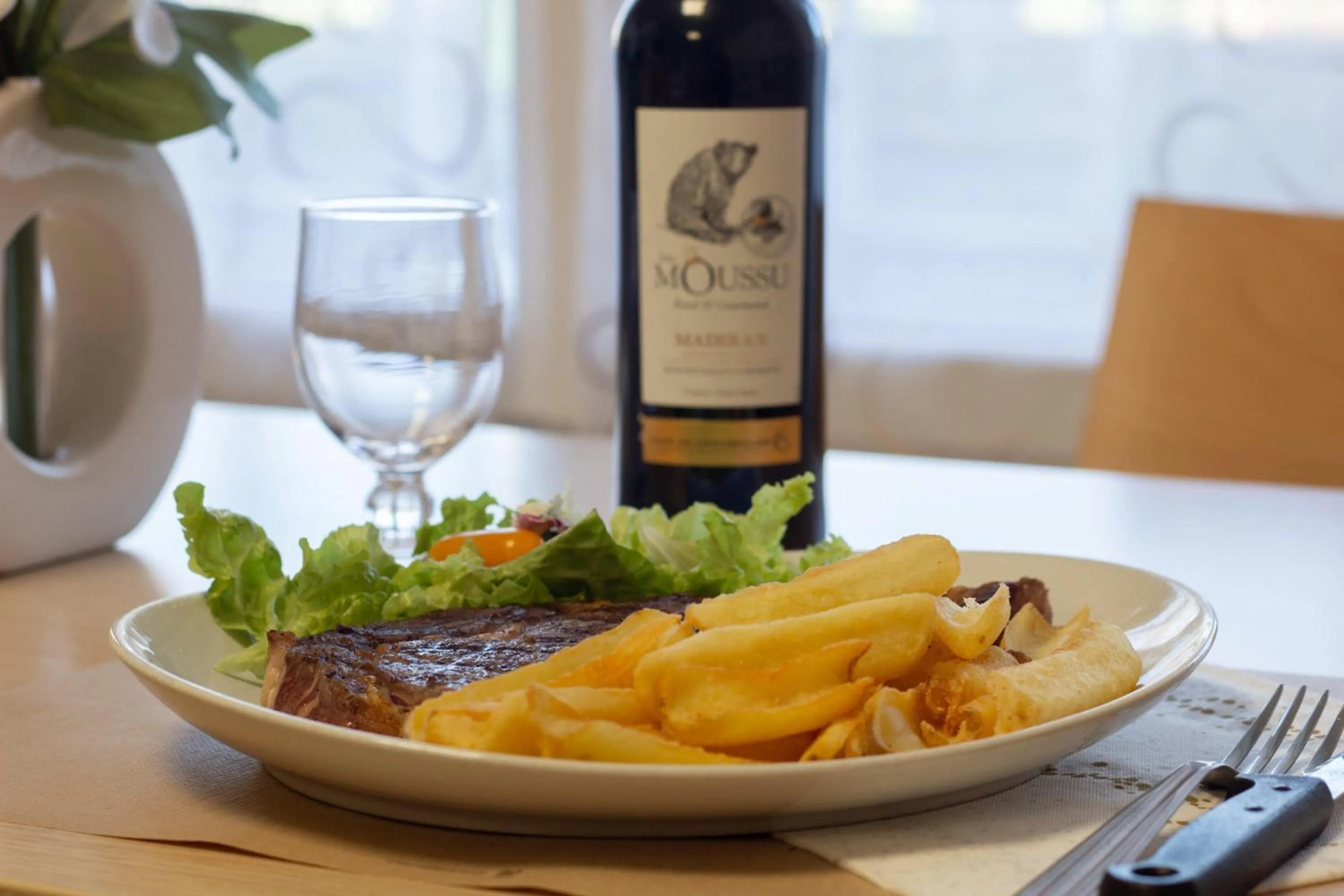 Food and drinks in Hotel du Commerce