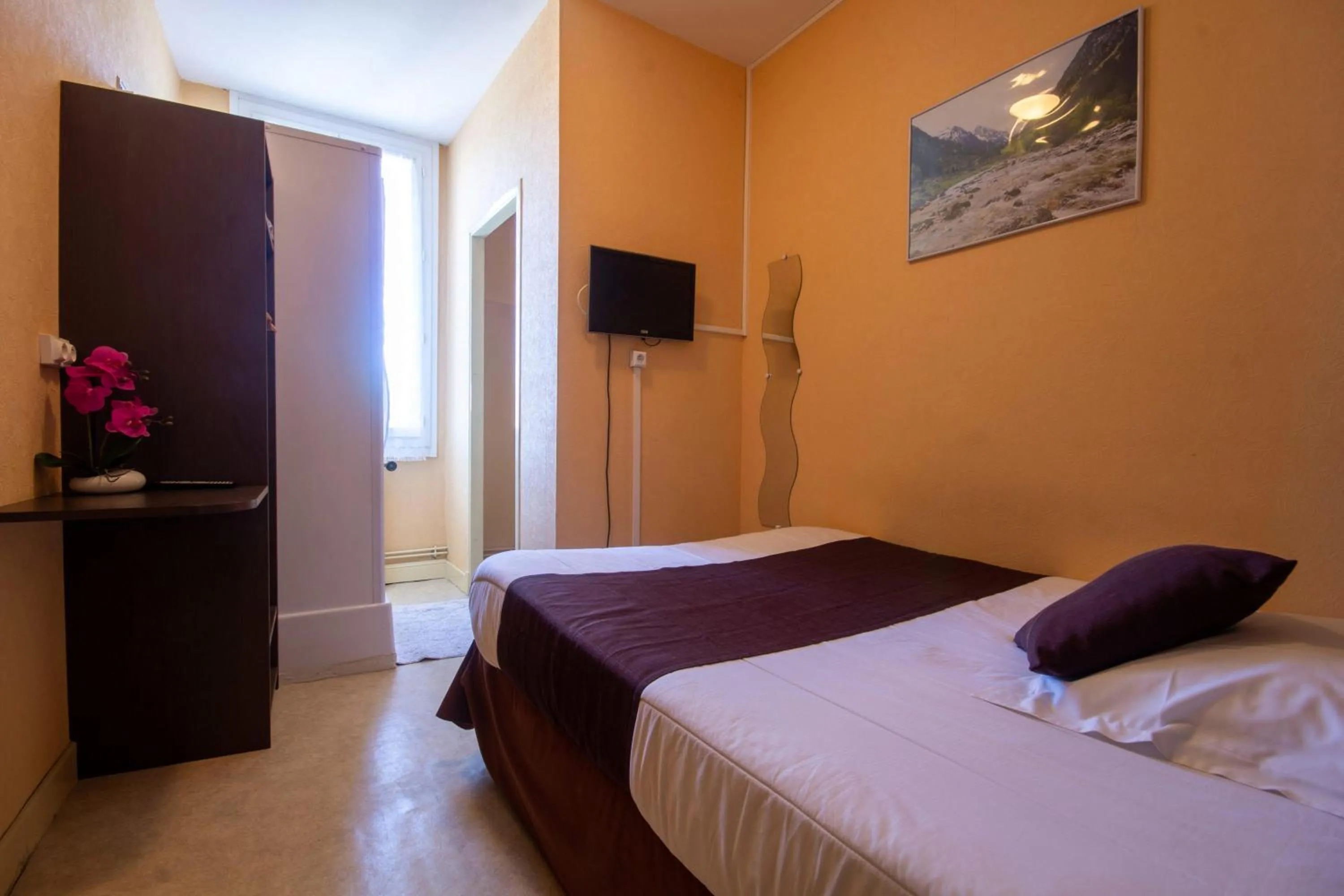 Bed in Hotel du Commerce