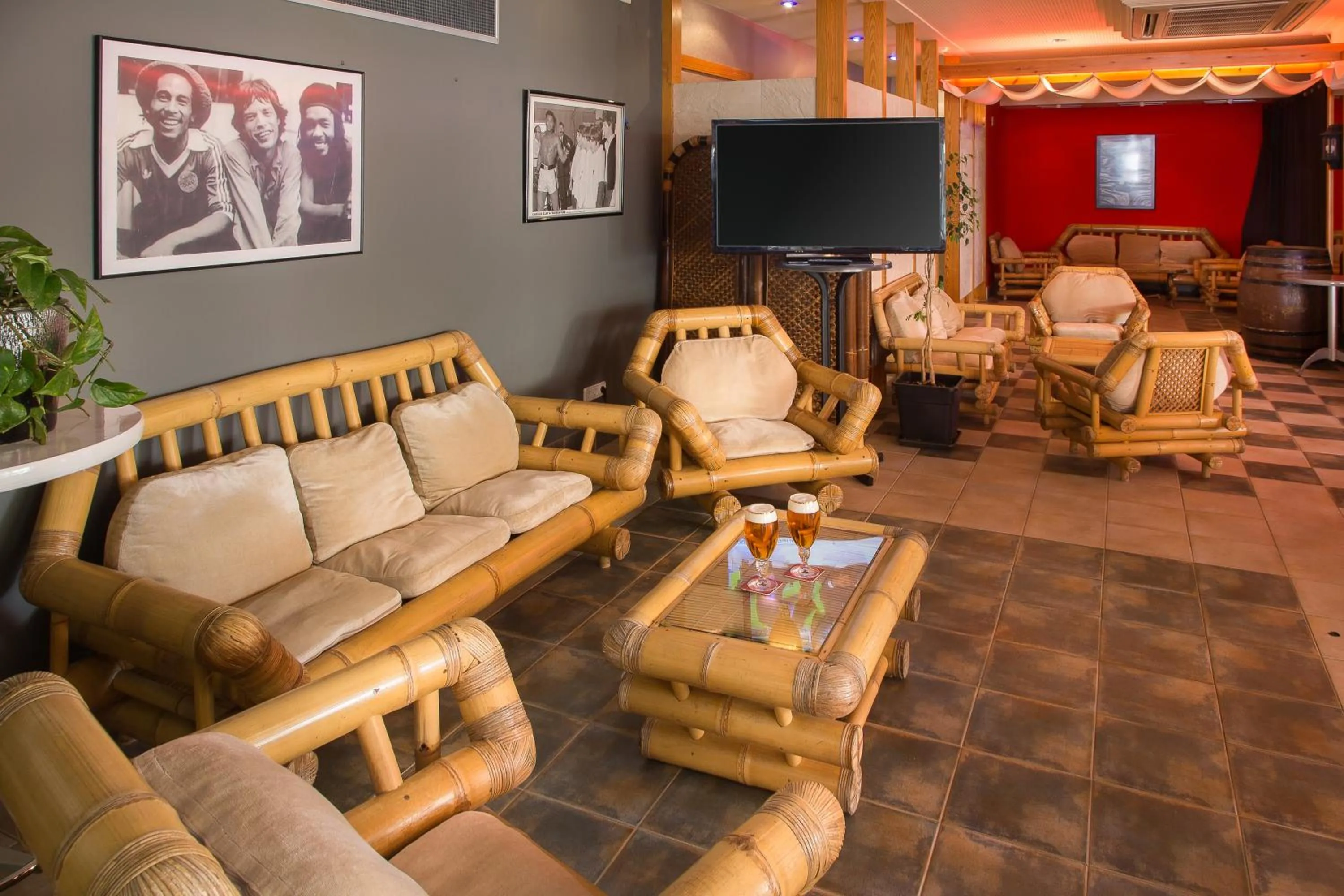 Restaurant/places to eat in Typic Art