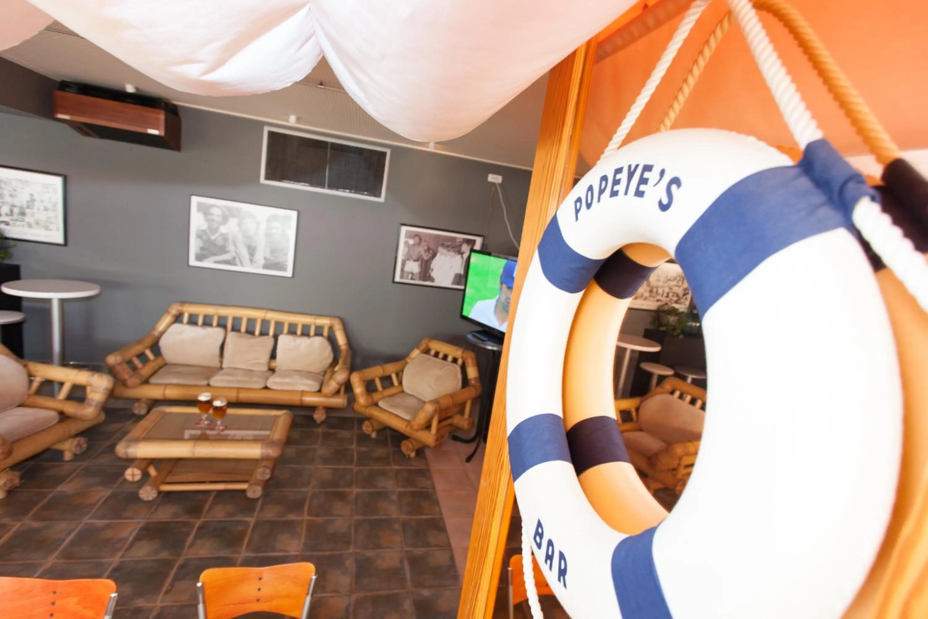 Restaurant/places to eat in Typic Art