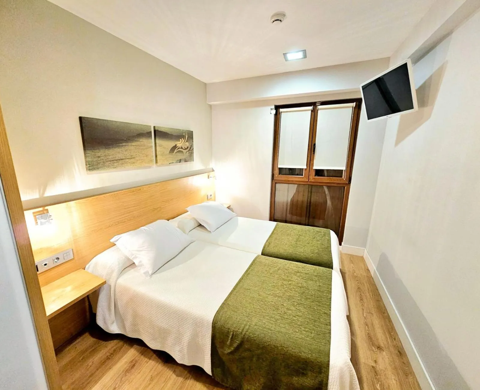 Photo of the whole room, Bed in Hotel Olatu