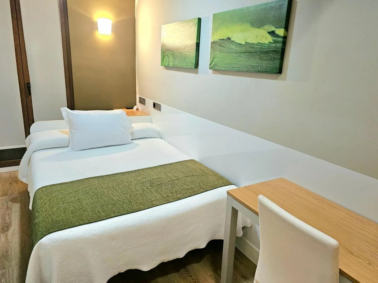 Photo of the whole room, Bed in Hotel Olatu