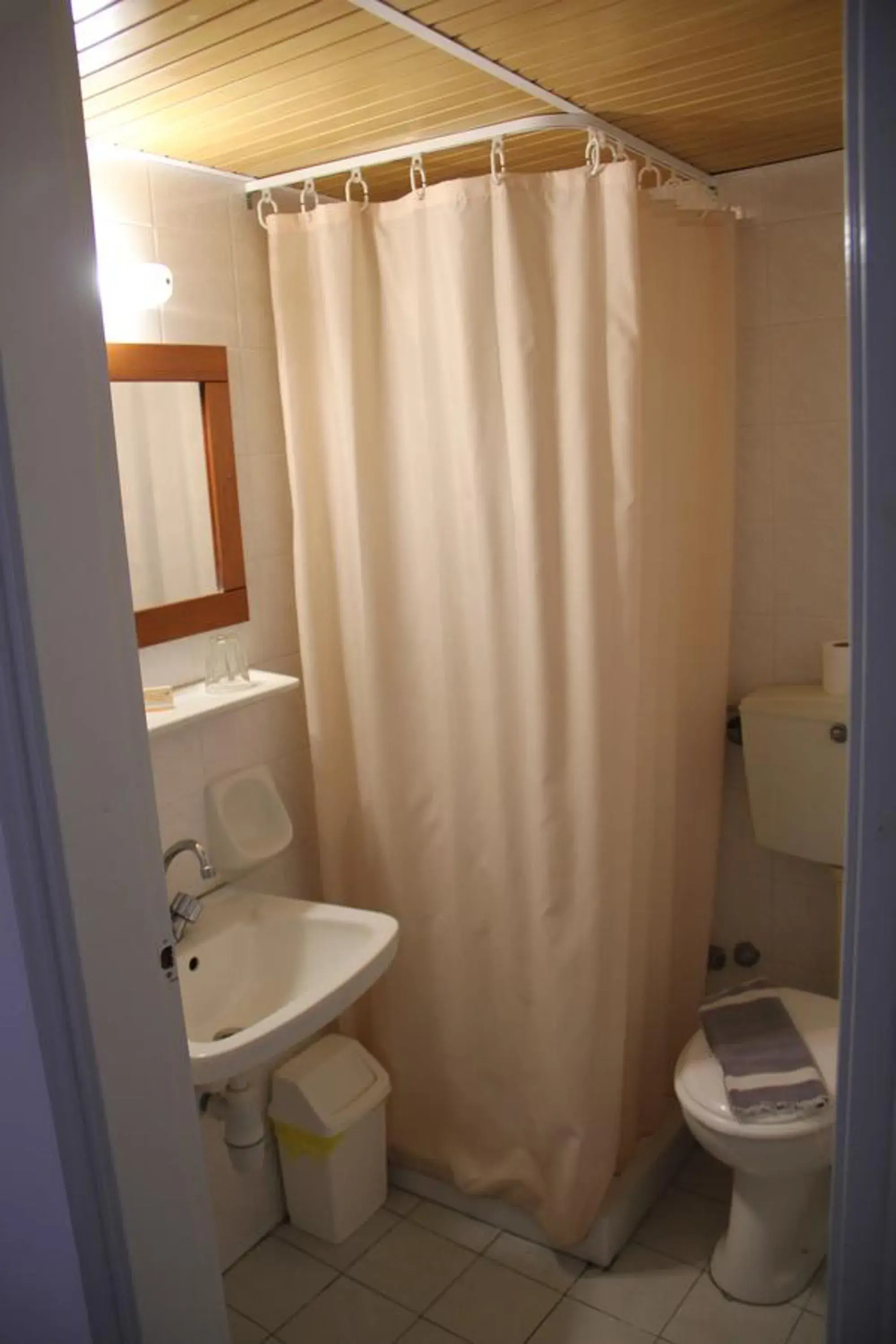 Single Room with Balcony - single occupancy in Hotel Alkyon Single Room with Balcony - single occupancy in Hotel Alkyon