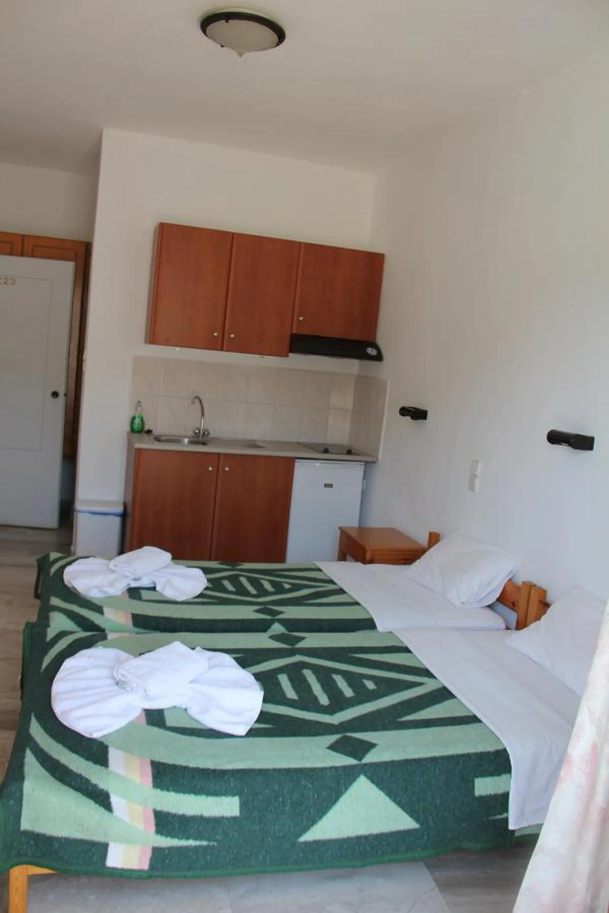 Kitchen or kitchenette, Bed in Hotel Alkyon