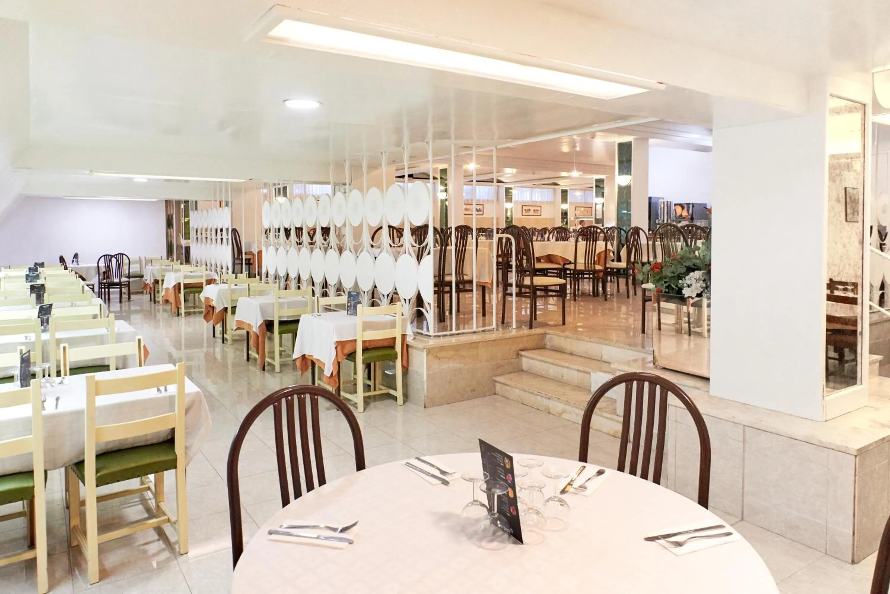 Restaurant/places to eat in Checkin Garbí