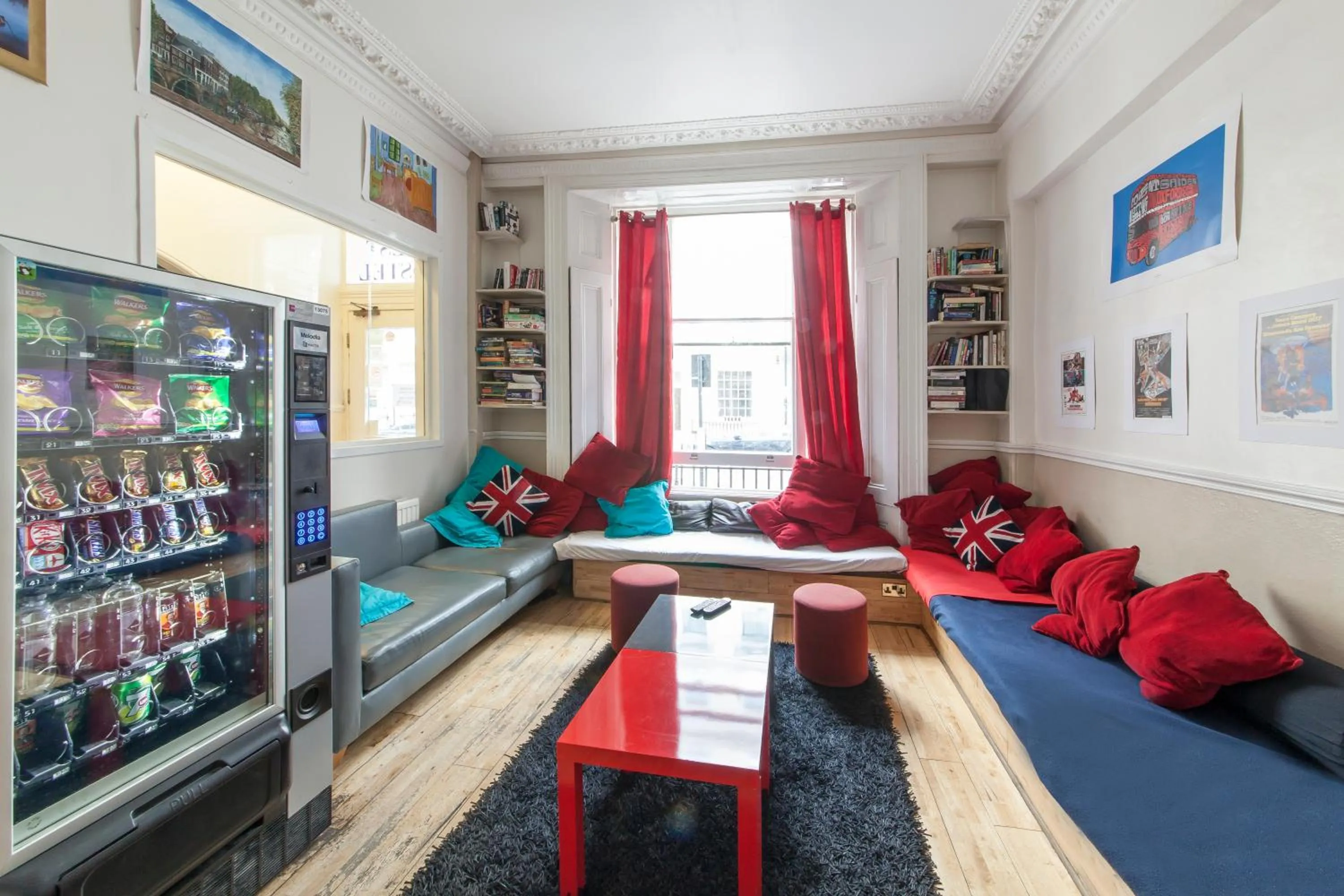 Communal lounge/ TV room in Astor Kensington Hostel