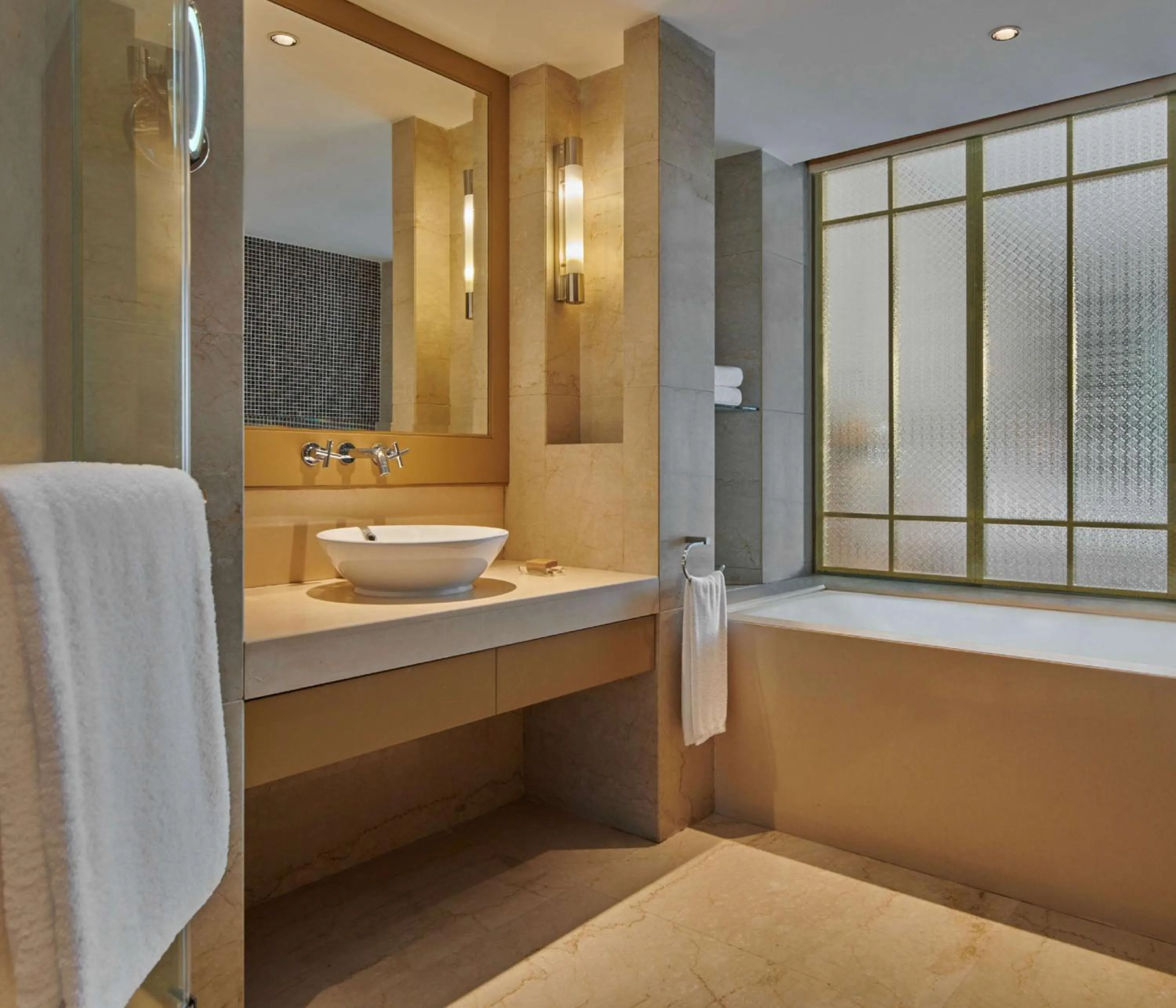 Bathroom, Bed in Hilton Guangzhou Science City