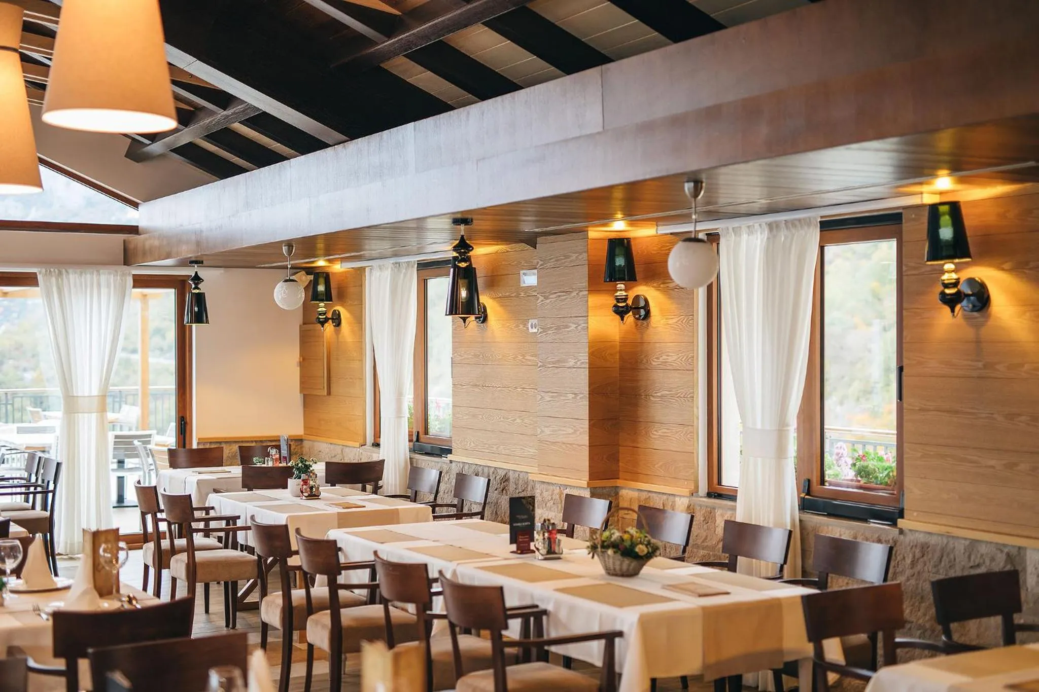 Restaurant/places to eat in Hotel Sokoline