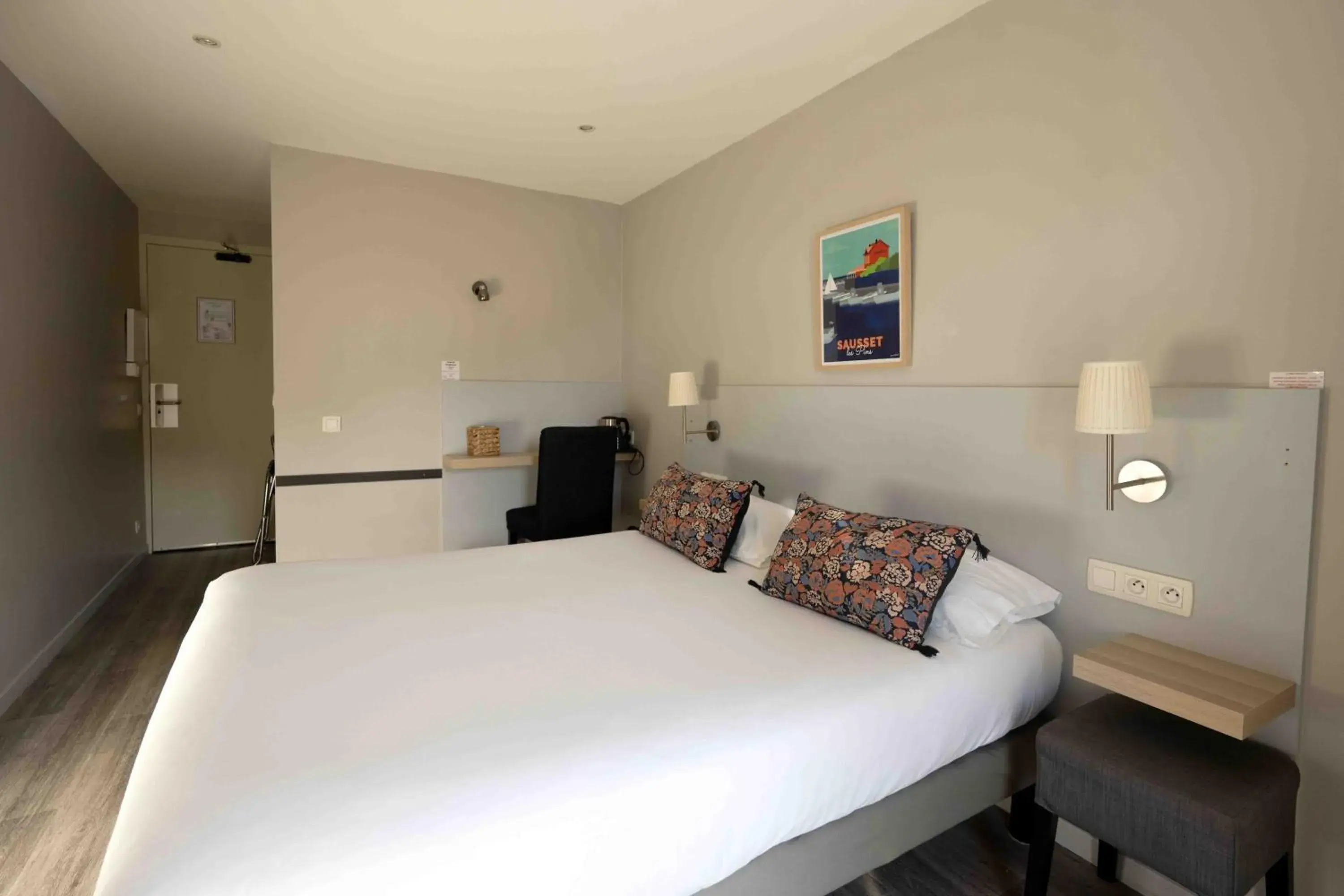 Comfort Double Room with Sea View in Hotel La Tuiliere Comfort Double Room with Sea View in Hotel La Tuiliere