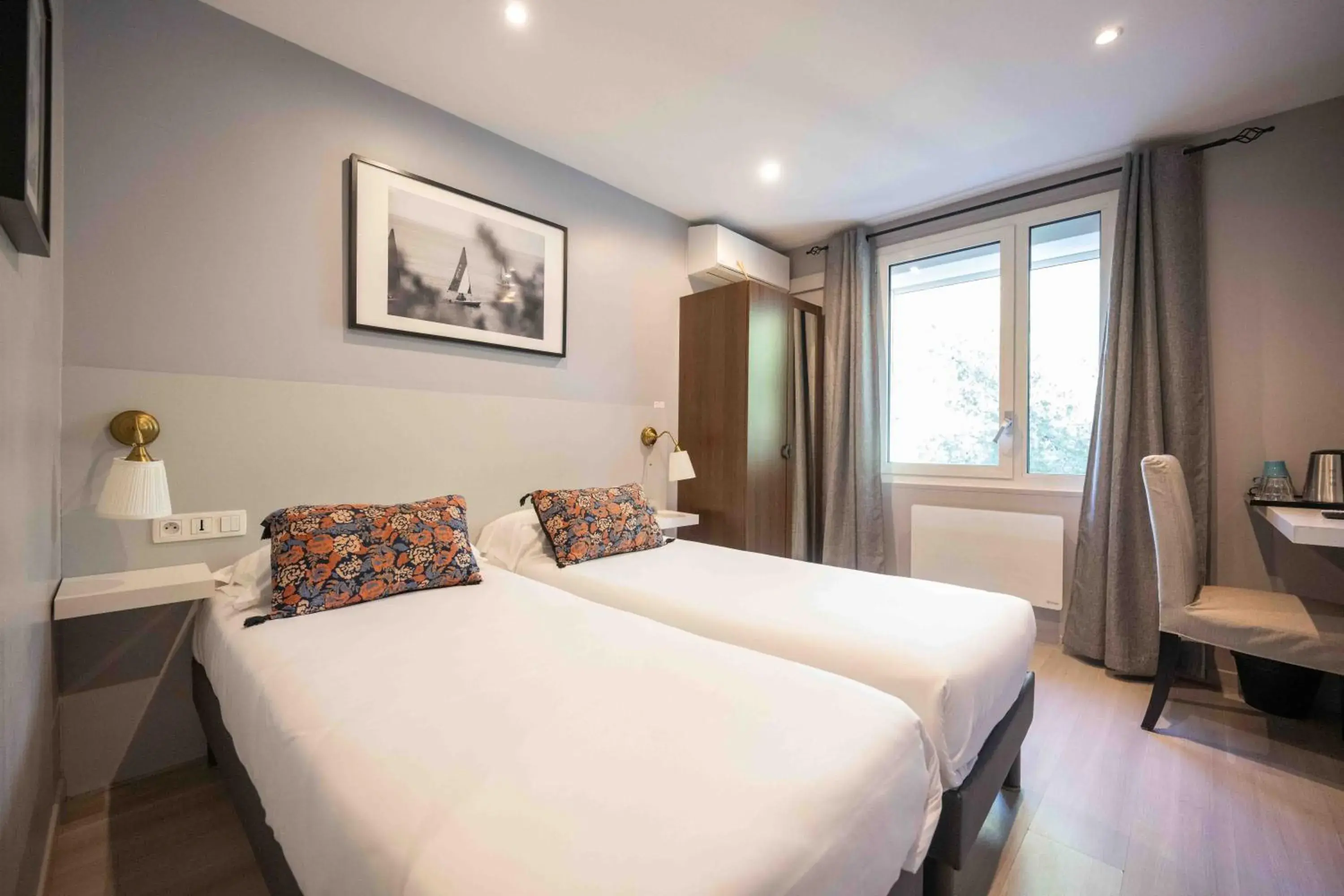 Standard Twin room with pine forest view in Hotel La Tuiliere Standard Twin room with pine forest view in Hotel La Tuiliere