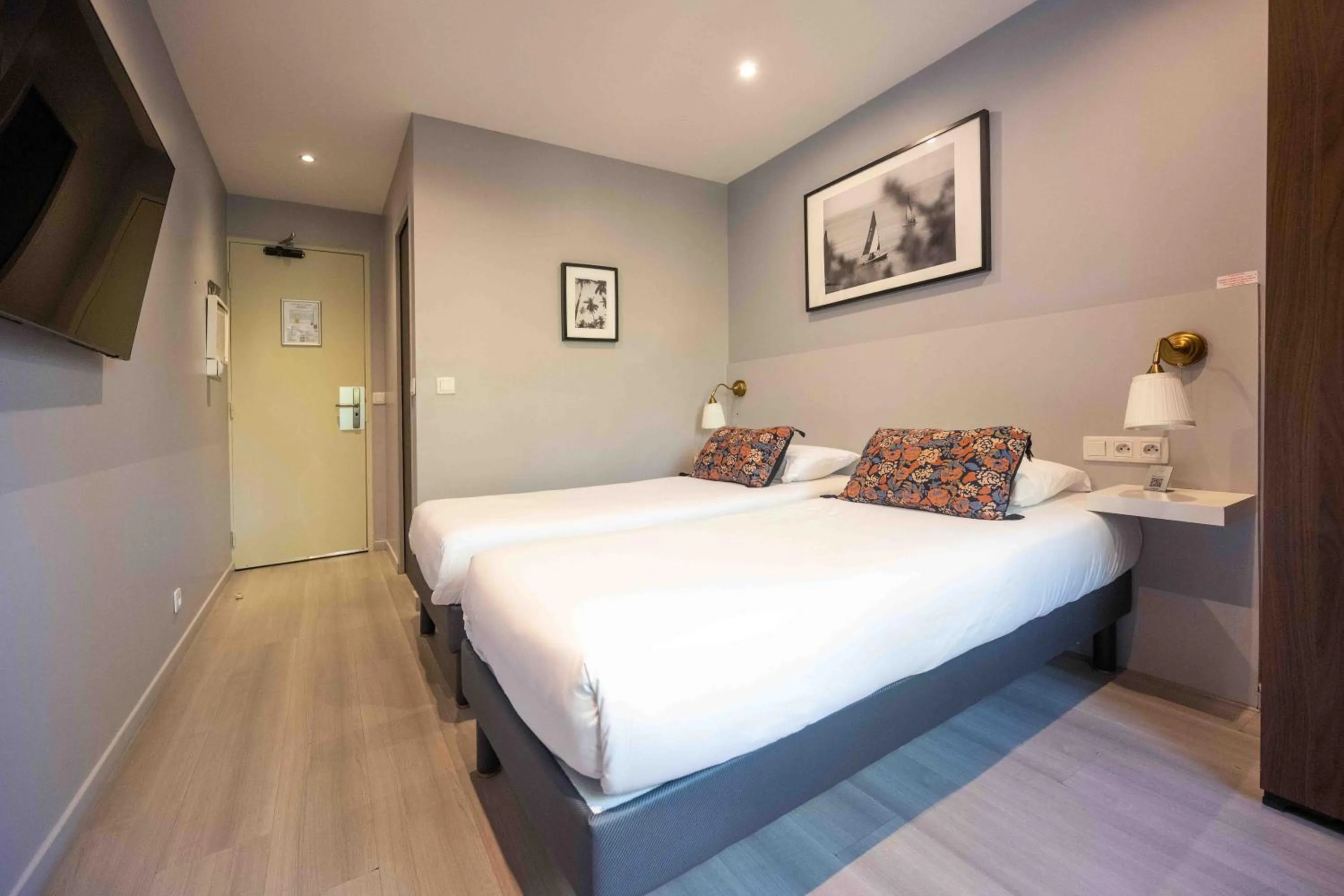 TV and multimedia, Bed in Hotel La Tuiliere