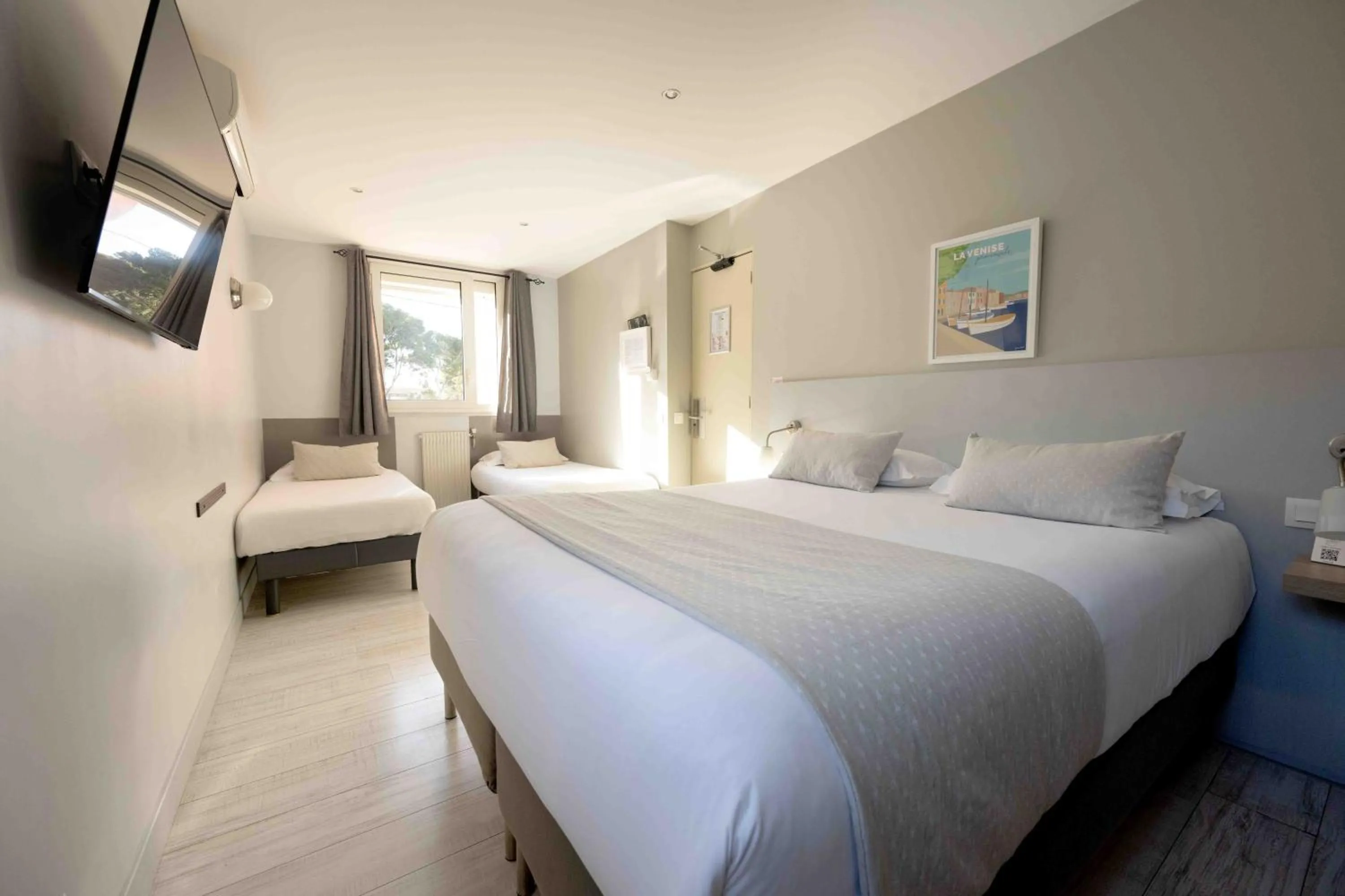 Photo of the whole room, Bed in Hotel La Tuiliere