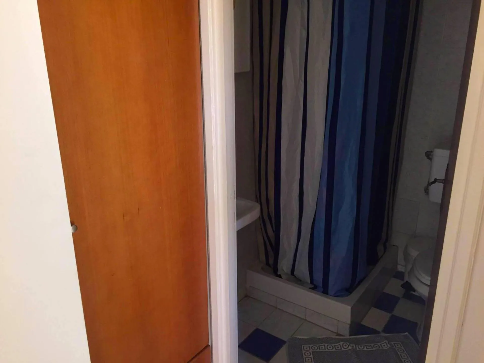 Bathroom in Akanthos Hotel