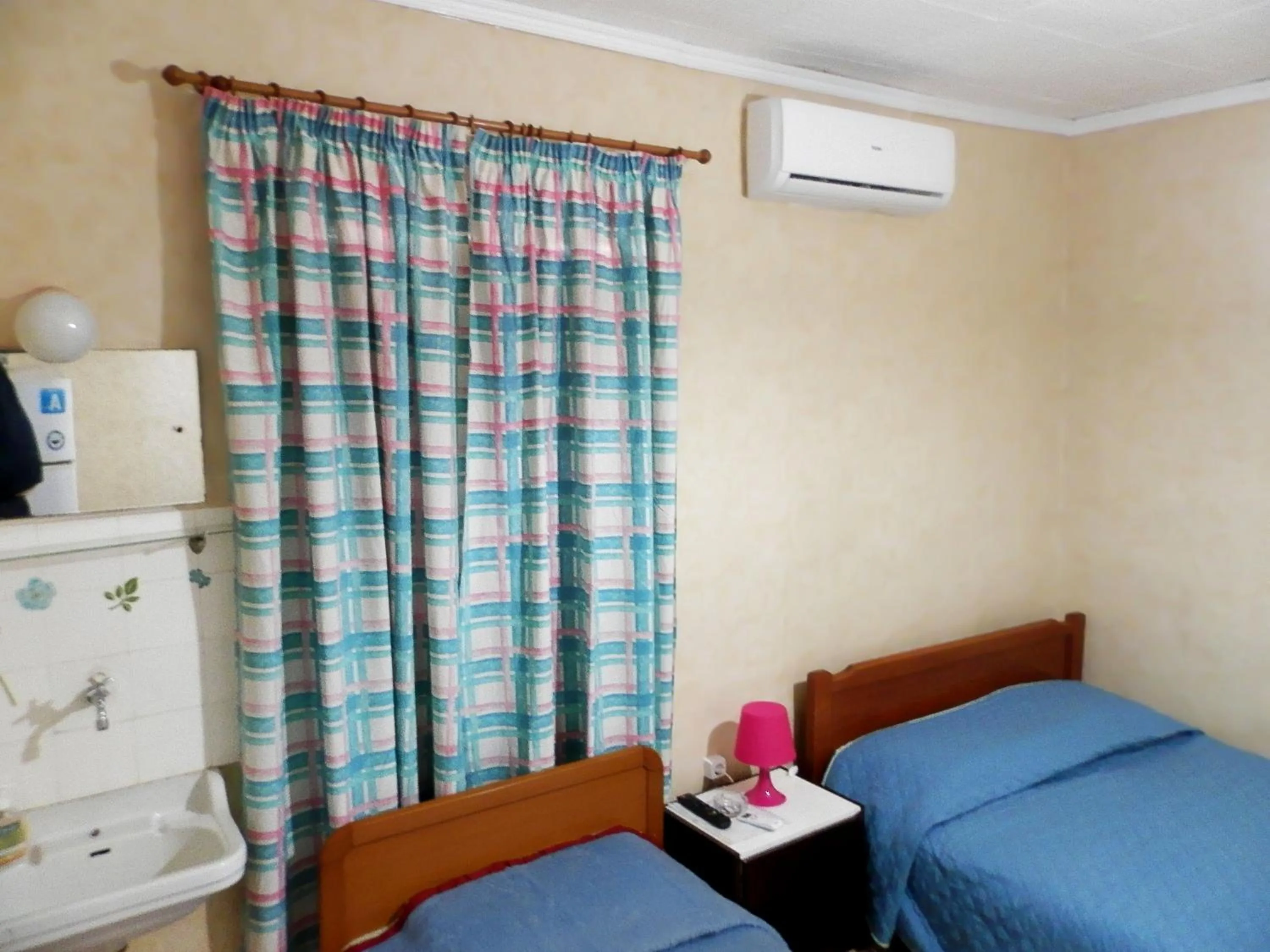 Bedroom, Bed in Akanthos Hotel