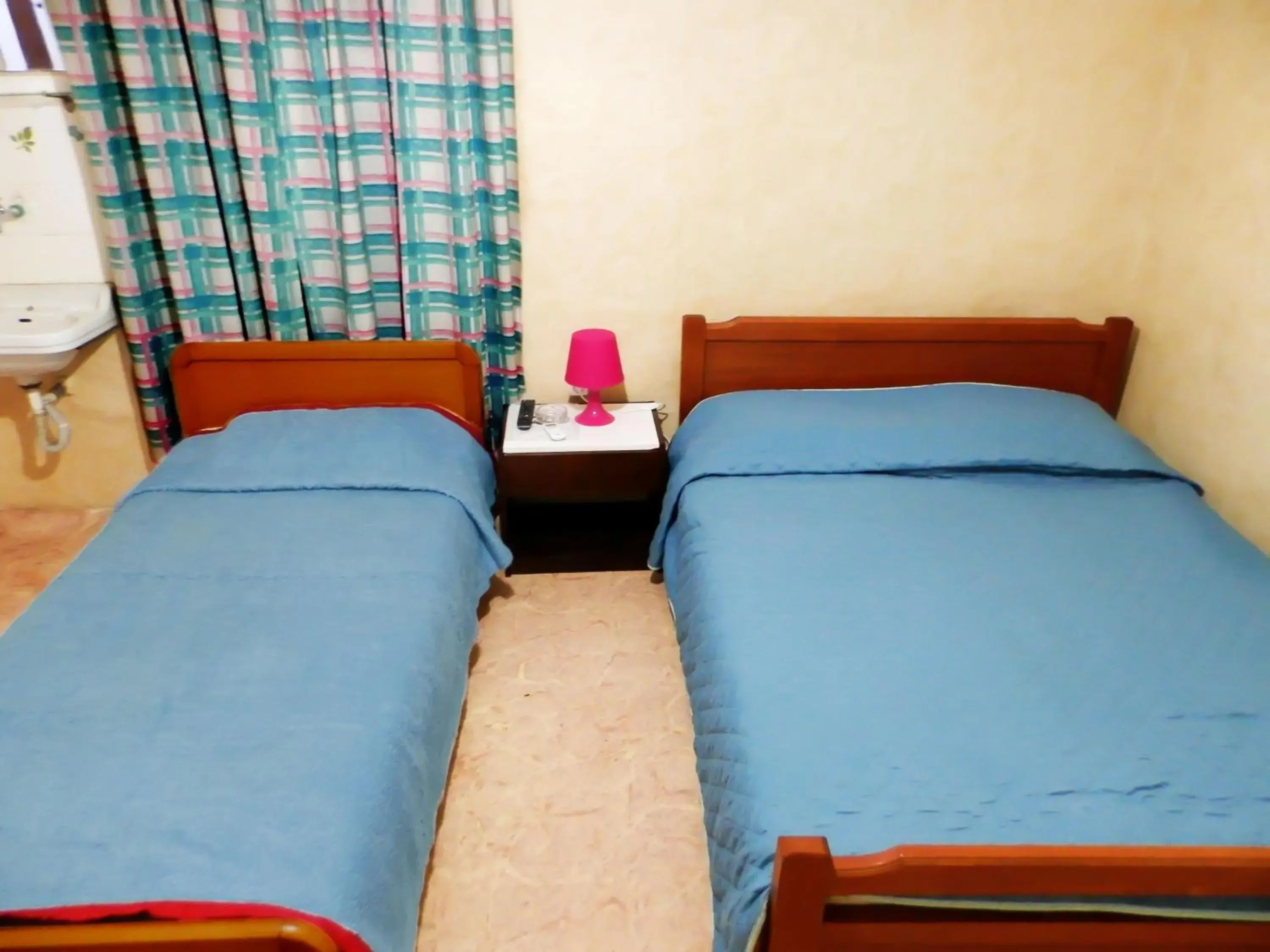 Budget Twin Room in Akanthos Hotel Budget Twin Room in Akanthos Hotel