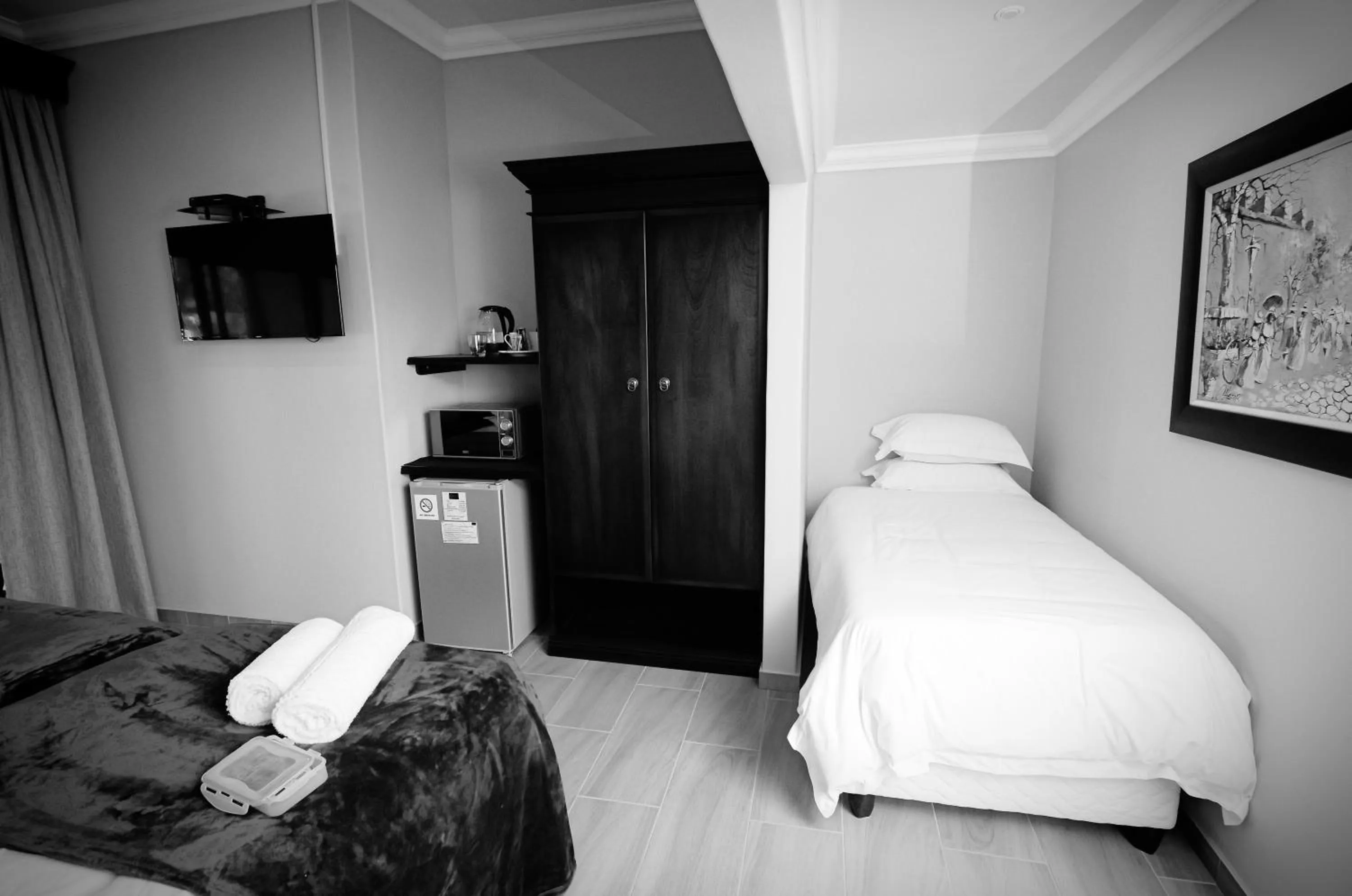 Shower, Bed in Abella Bed and Breakfast