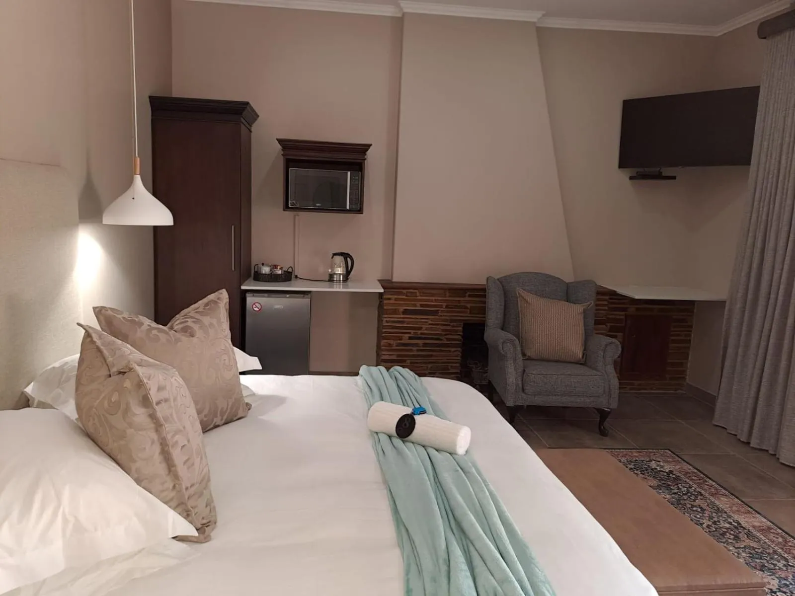 Kitchen or kitchenette, Bed in Abella Bed and Breakfast