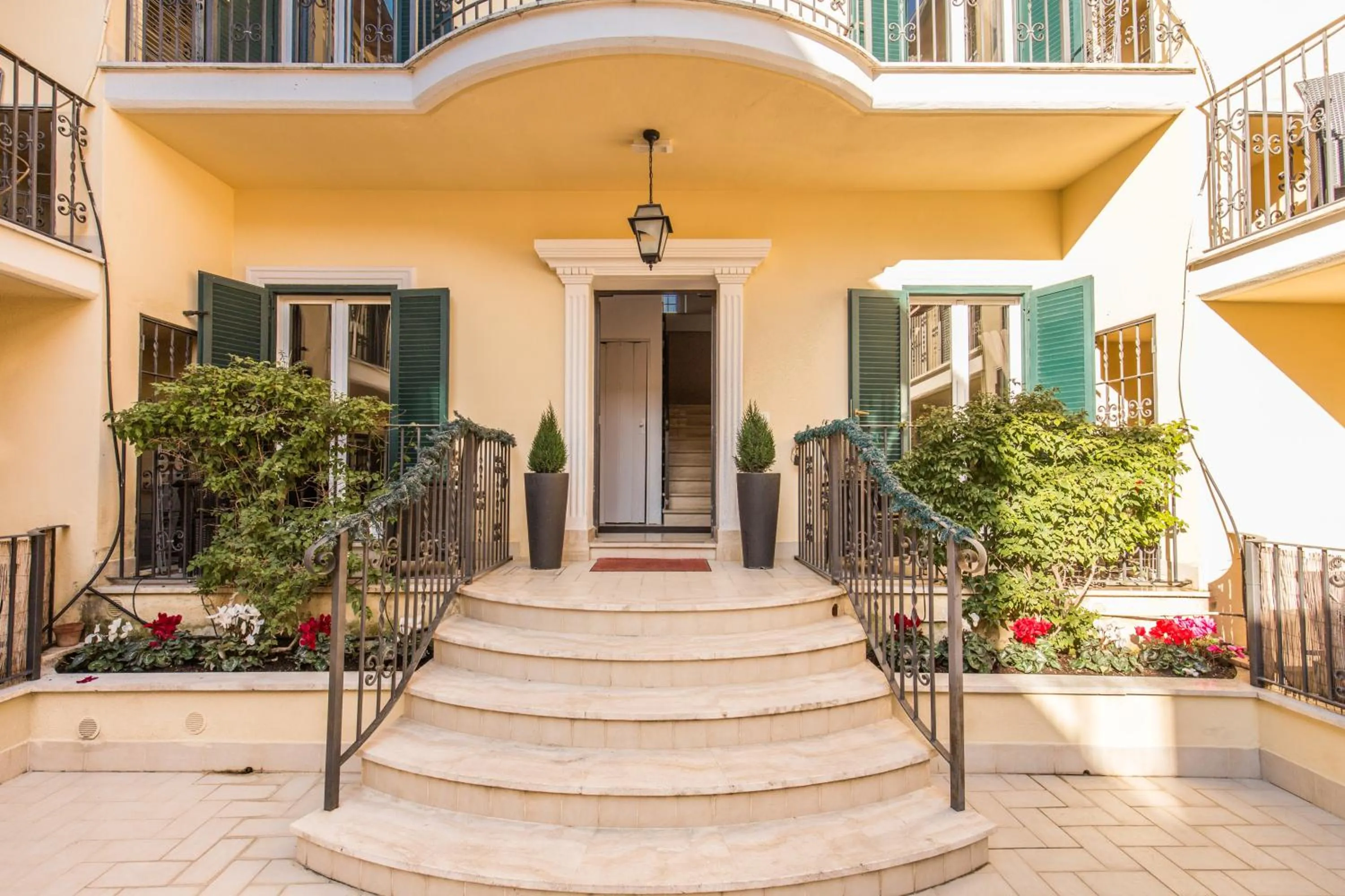 Facade/entrance in Aurelia Vatican Apartments