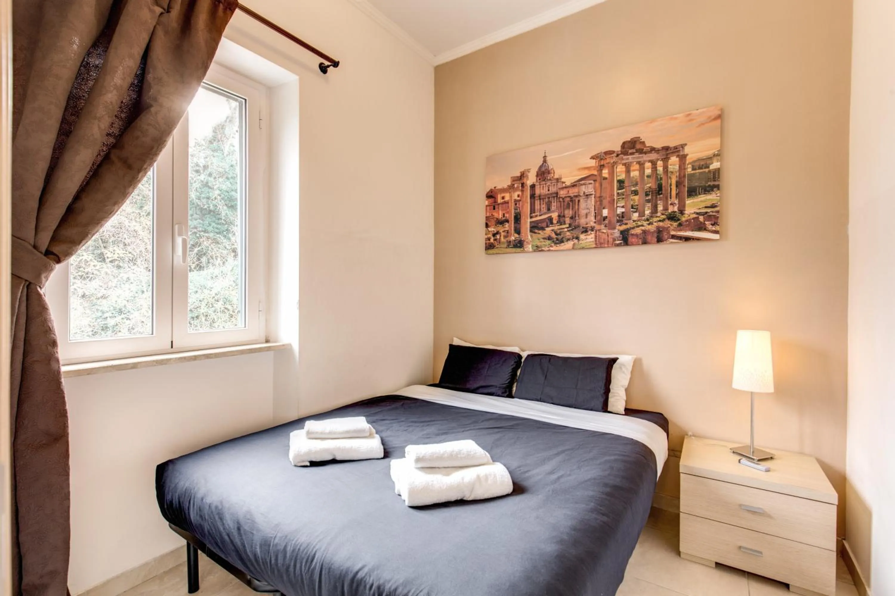 Bed in Aurelia Vatican Apartments