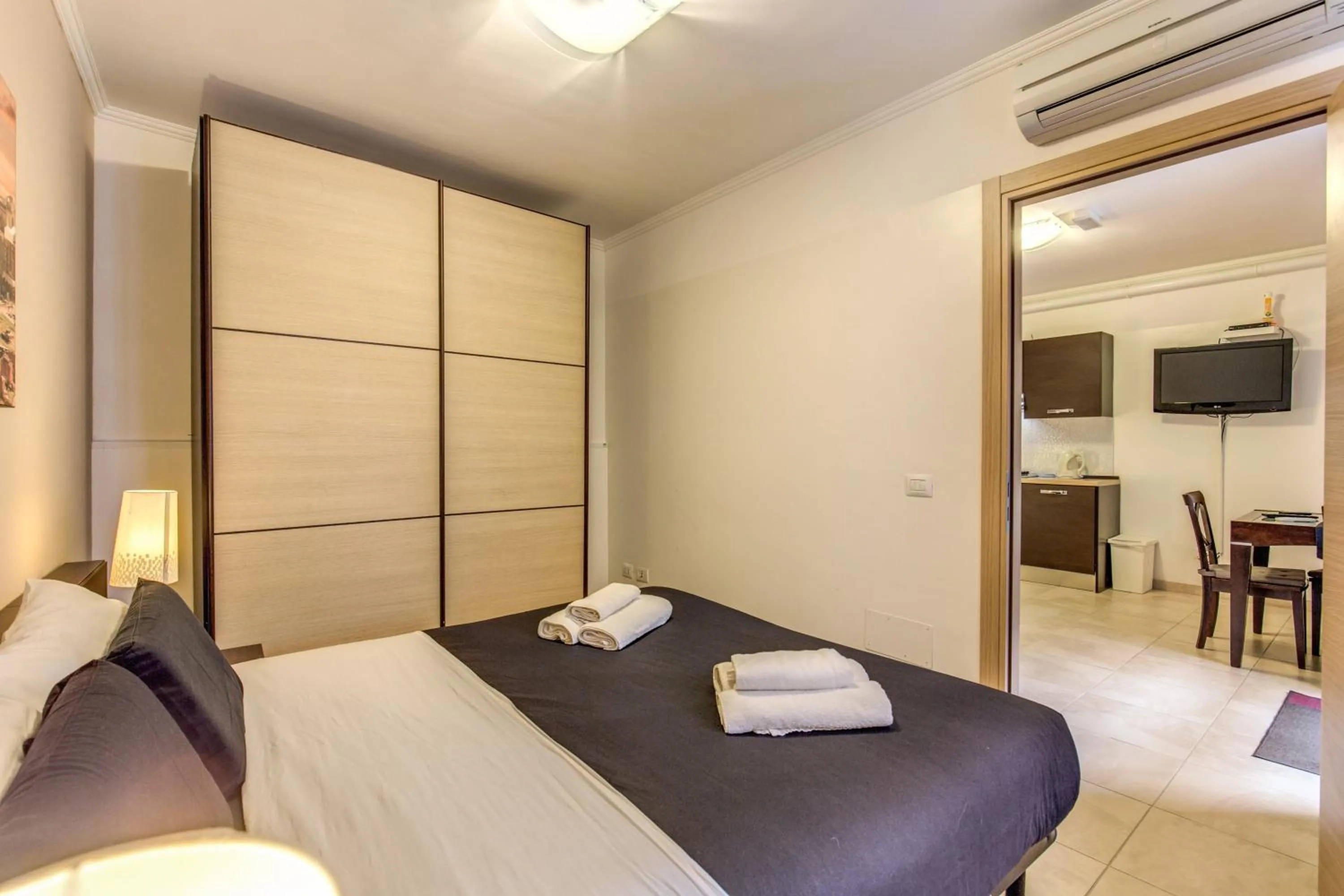 Bed in Aurelia Vatican Apartments