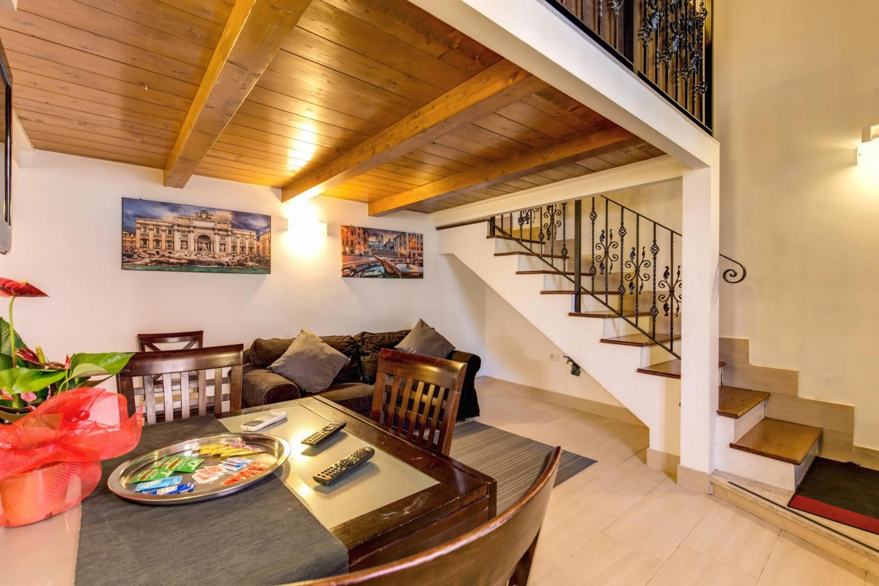 Decorative detail in Aurelia Vatican Apartments