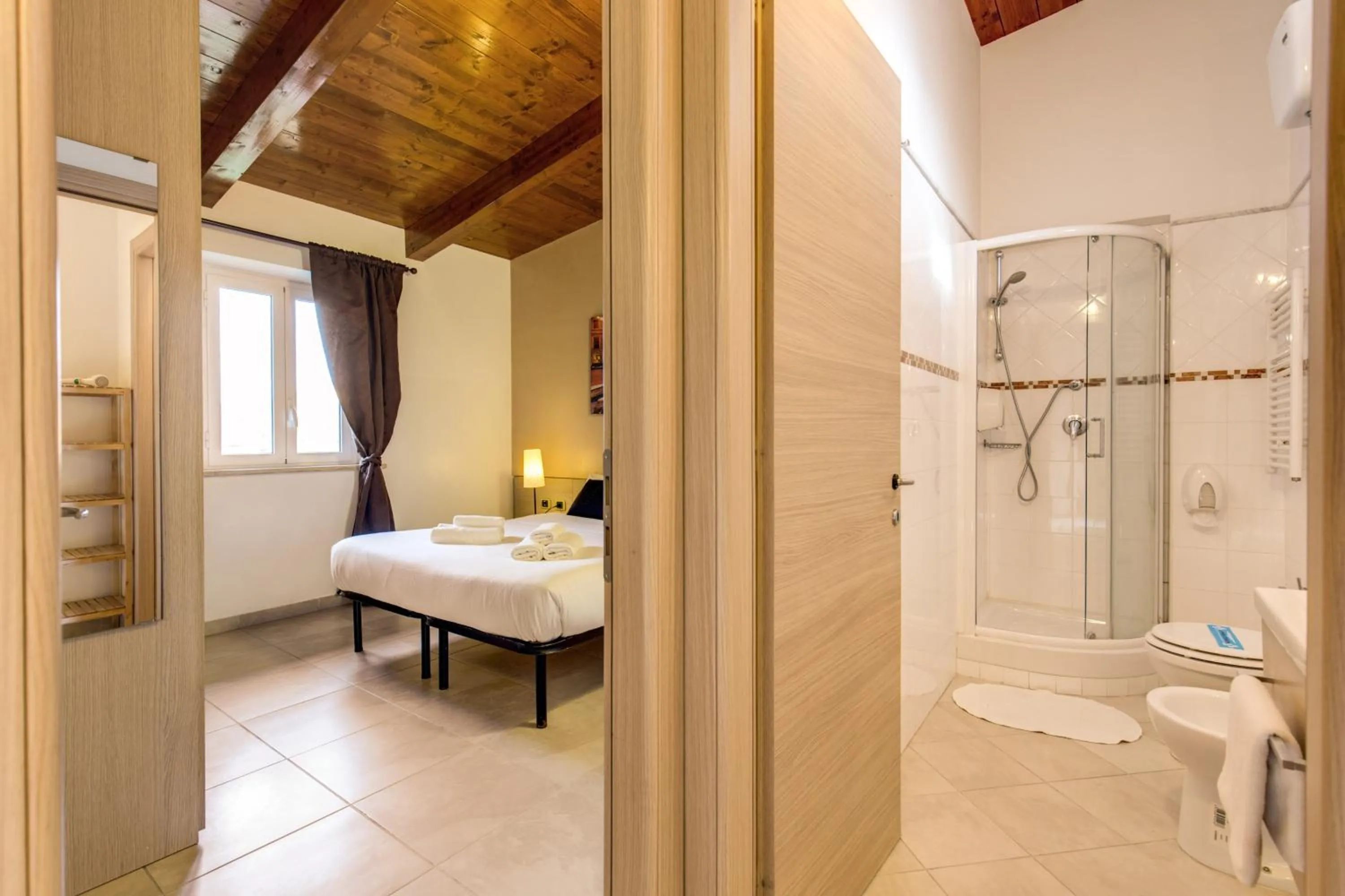 Shower, Bed in Aurelia Vatican Apartments
