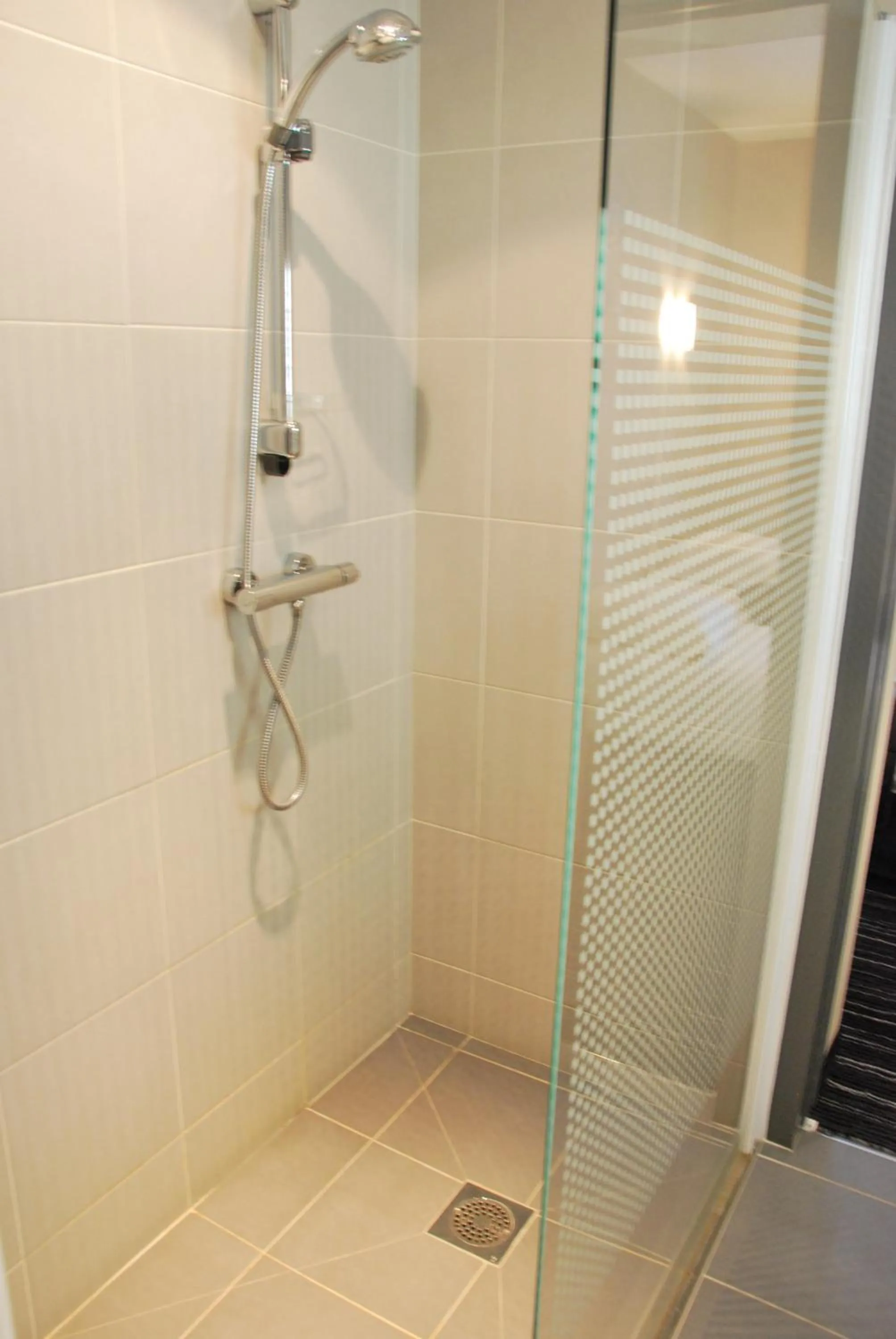 Bathroom in The Originals Boutique, Park Hôtel, Cholet (Qualys-Hotel)