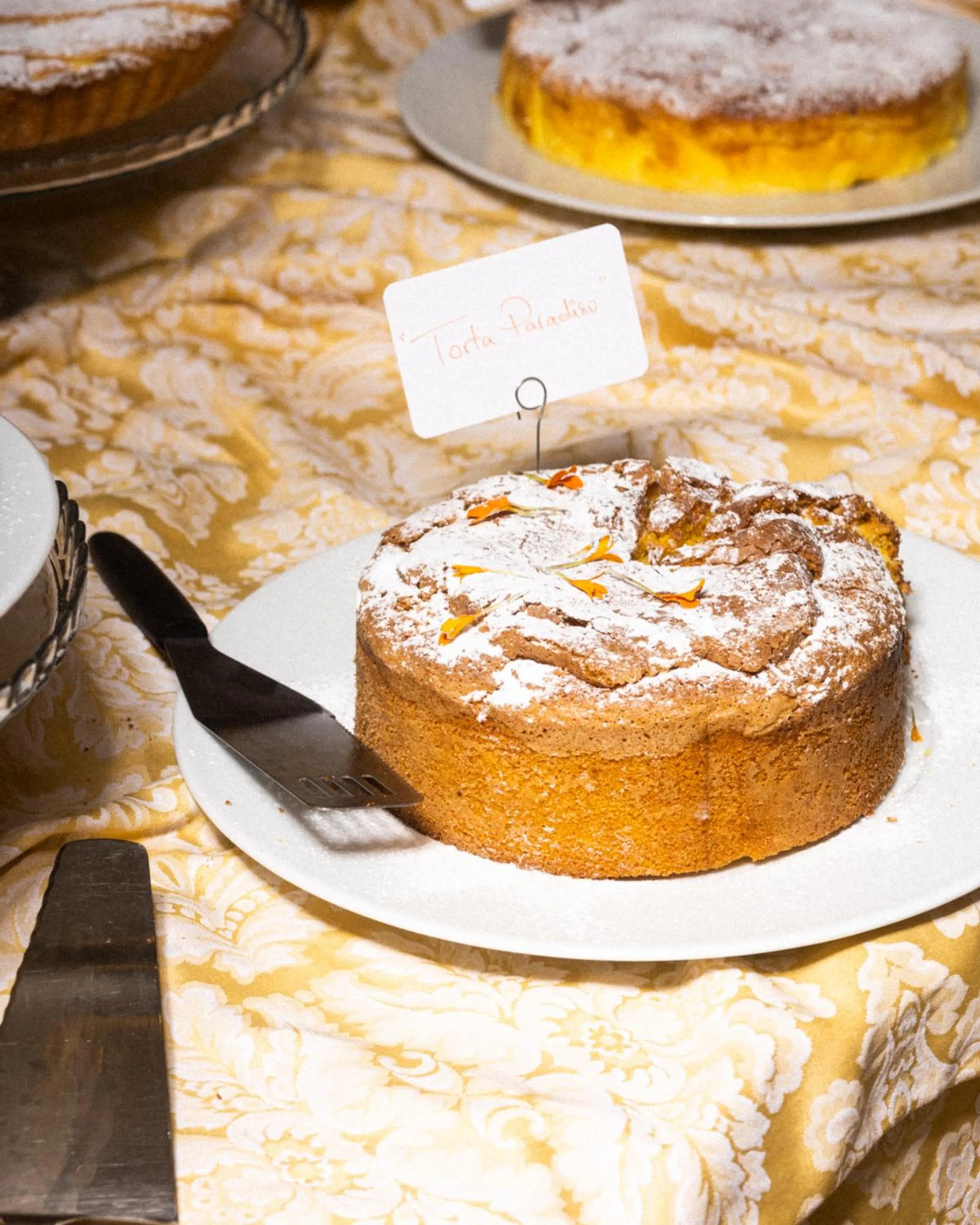 Food in Hotel River fronte mare con piscina