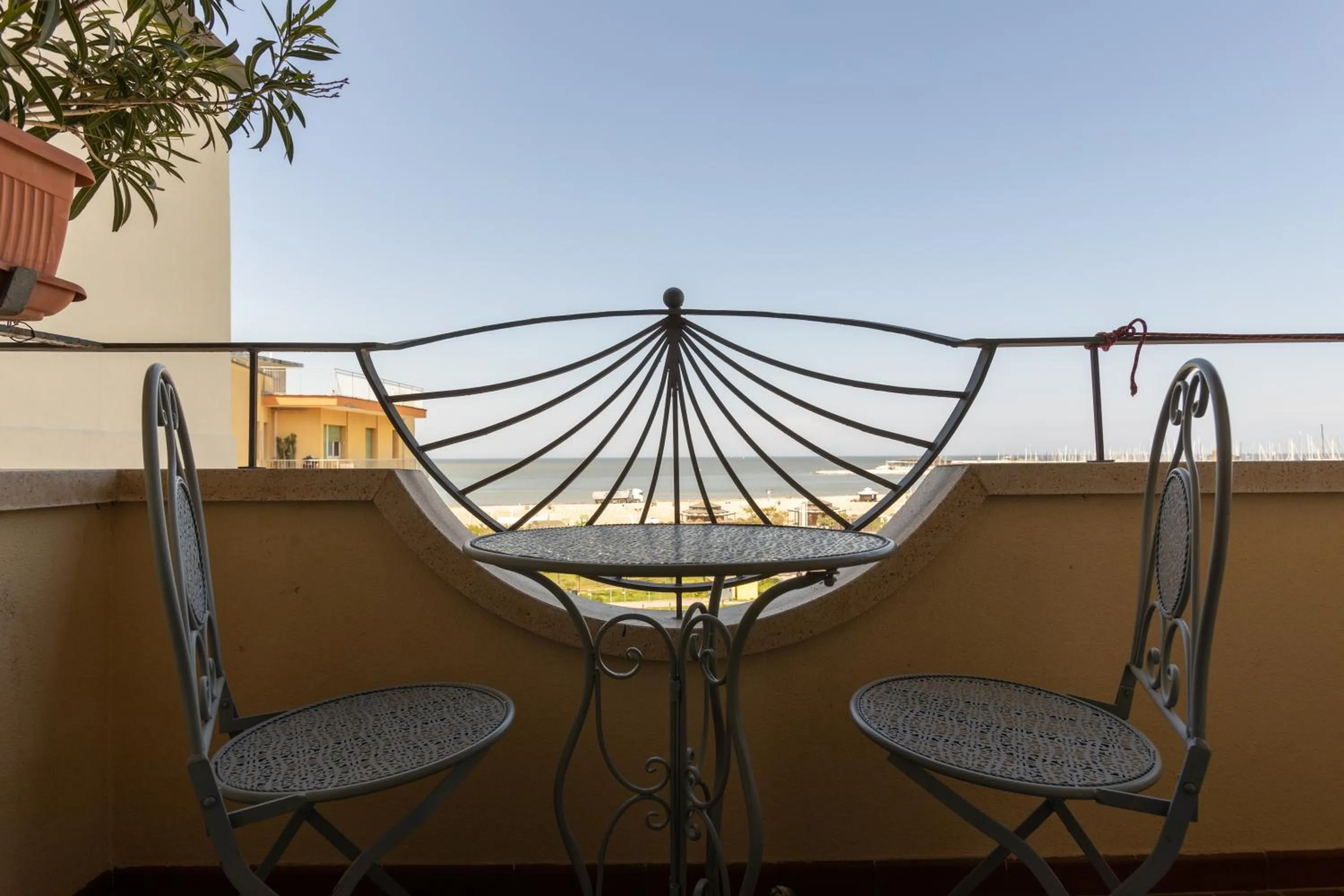 Balcony/Terrace in Hotel River fronte mare con piscina