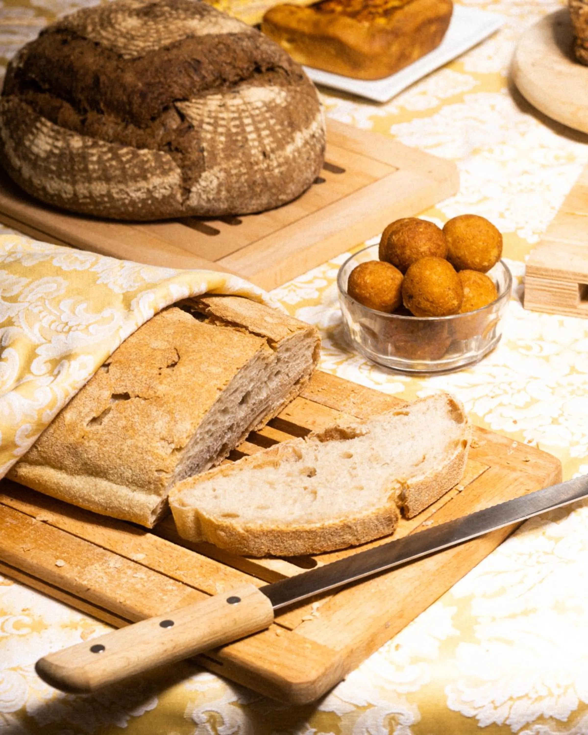 Breakfast in Hotel River fronte mare con piscina