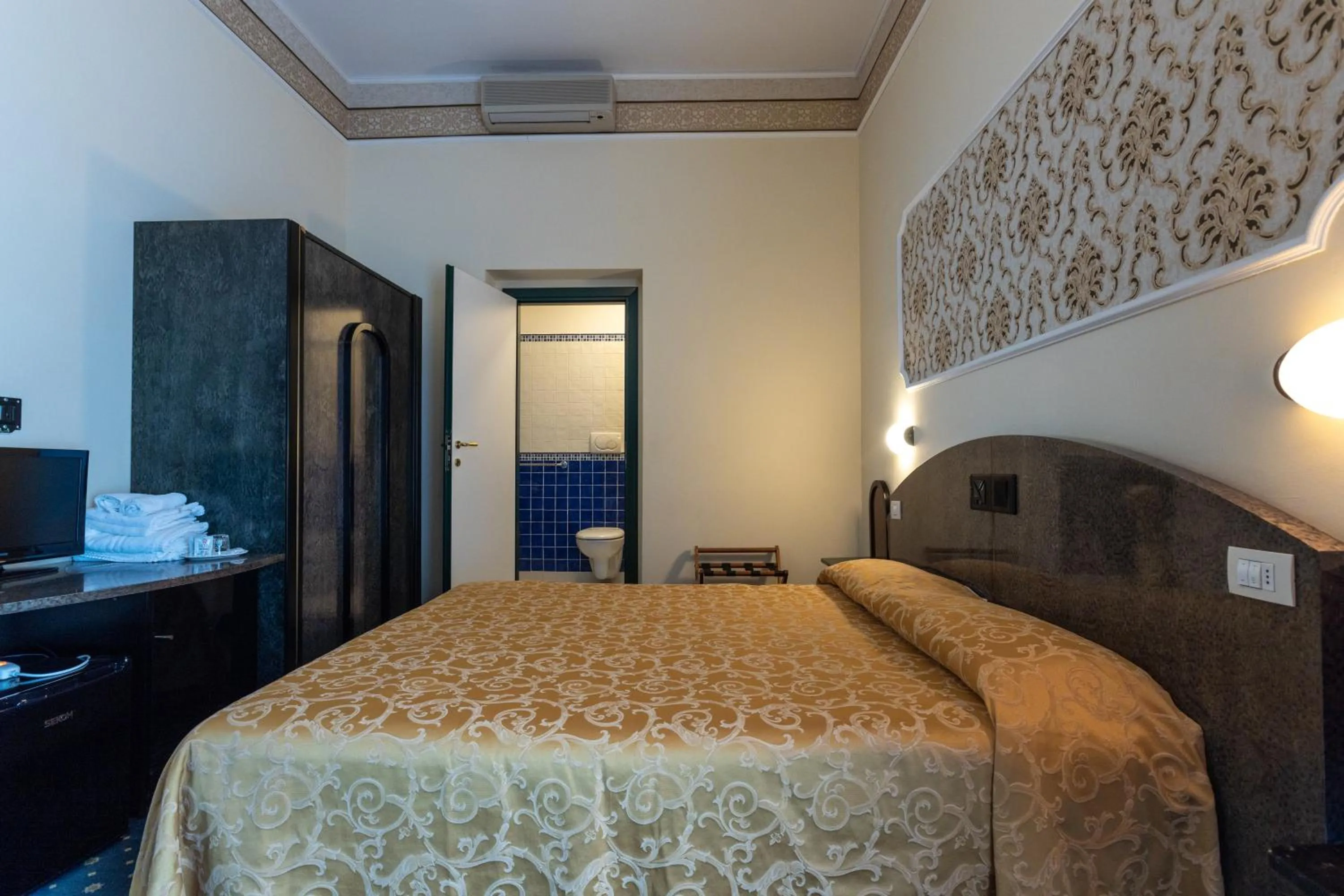 Bed in Hotel River fronte mare con piscina