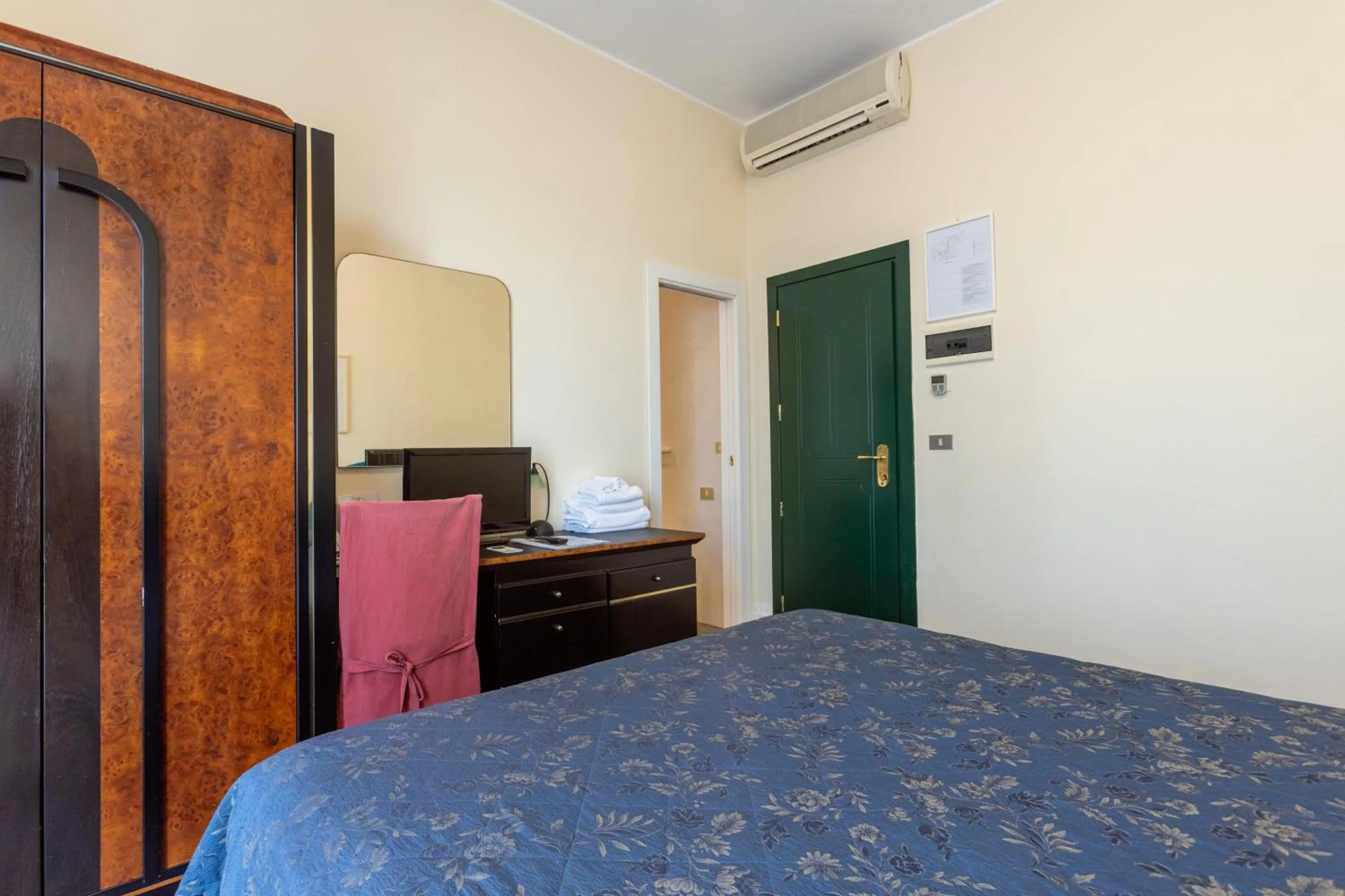 Bed in Hotel River fronte mare con piscina