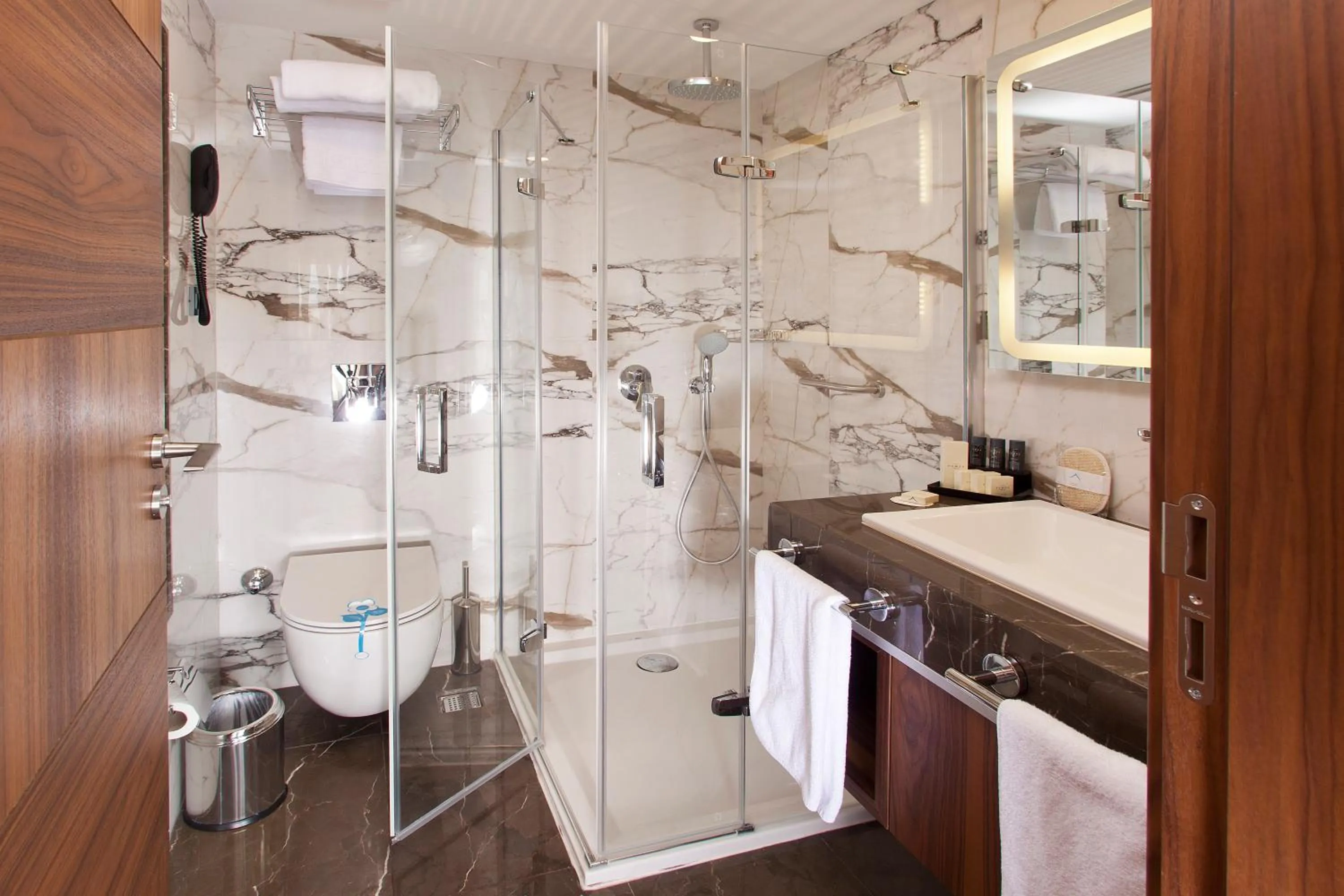 Shower in Artur Hotel