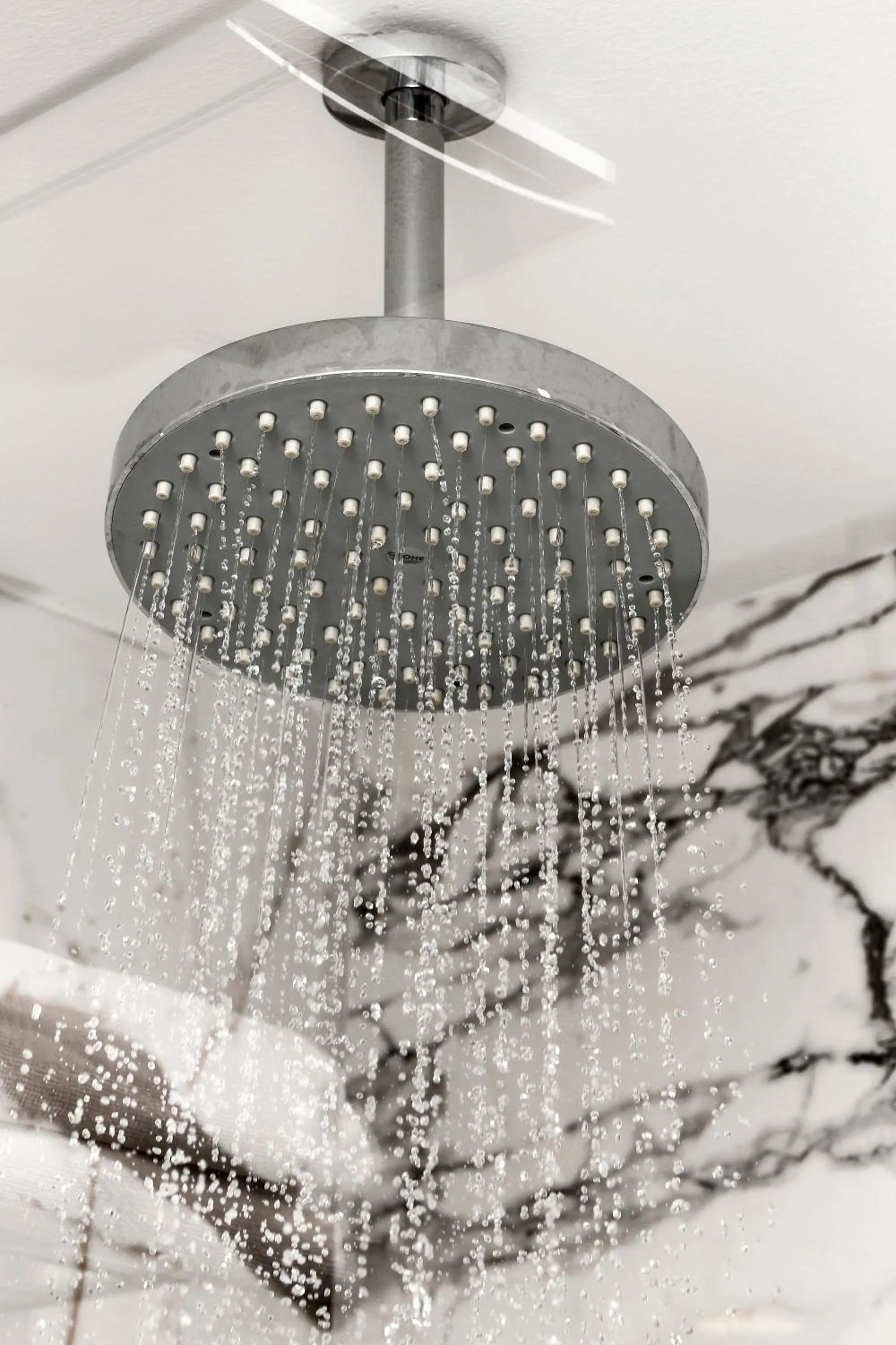 Shower in Artur Hotel