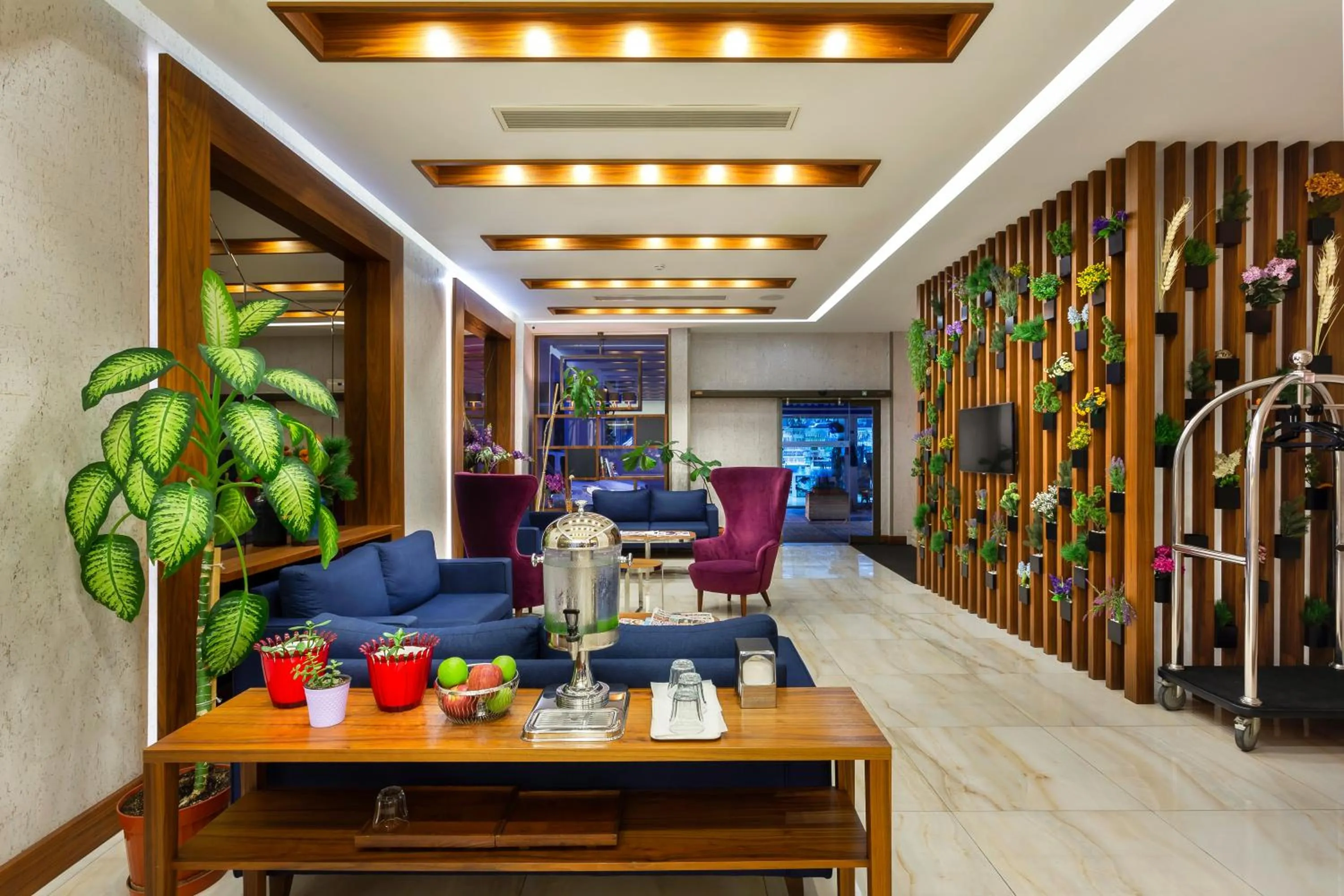 Communal lounge/ TV room in Artur Hotel