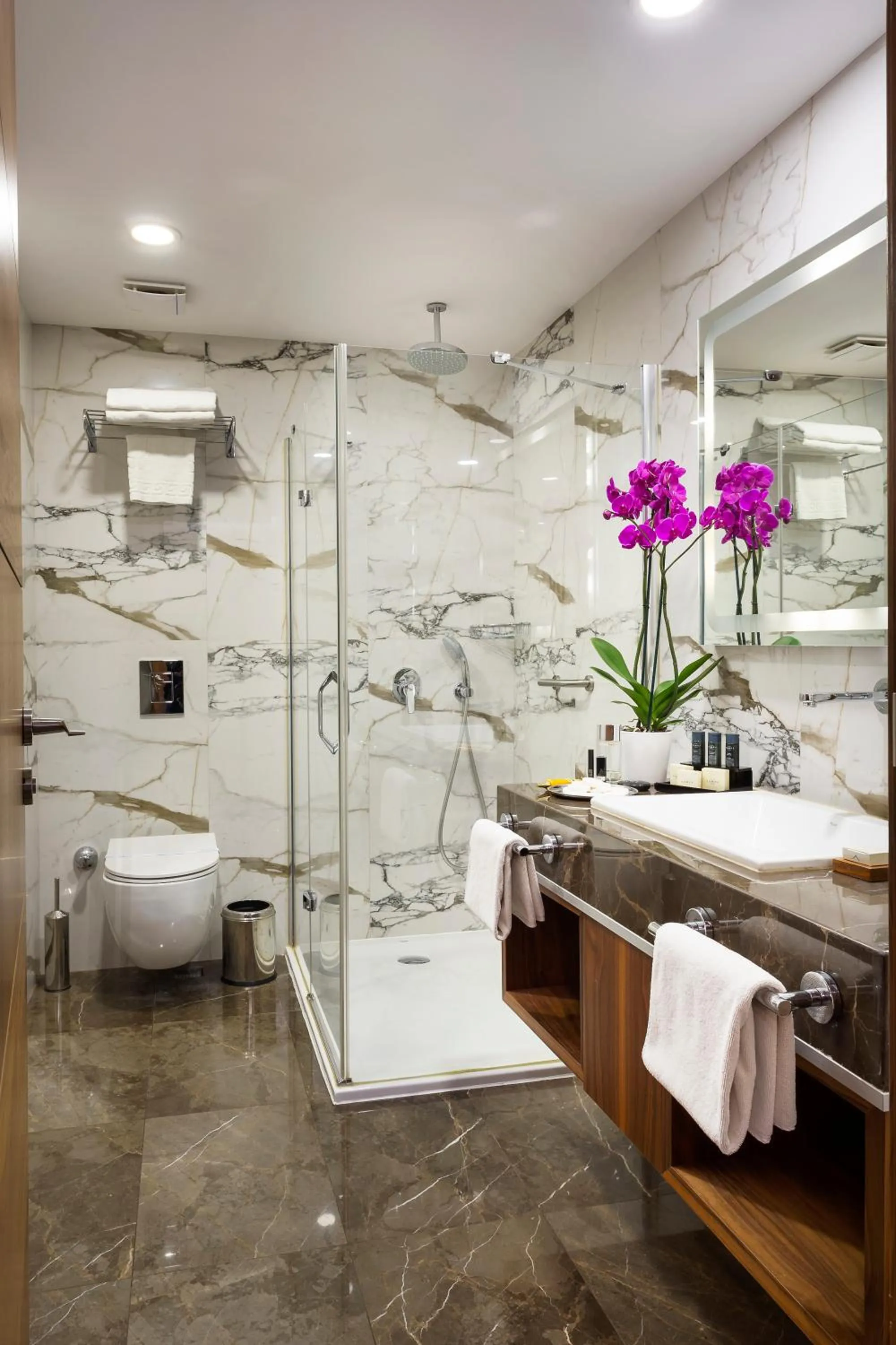 Bathroom in Artur Hotel