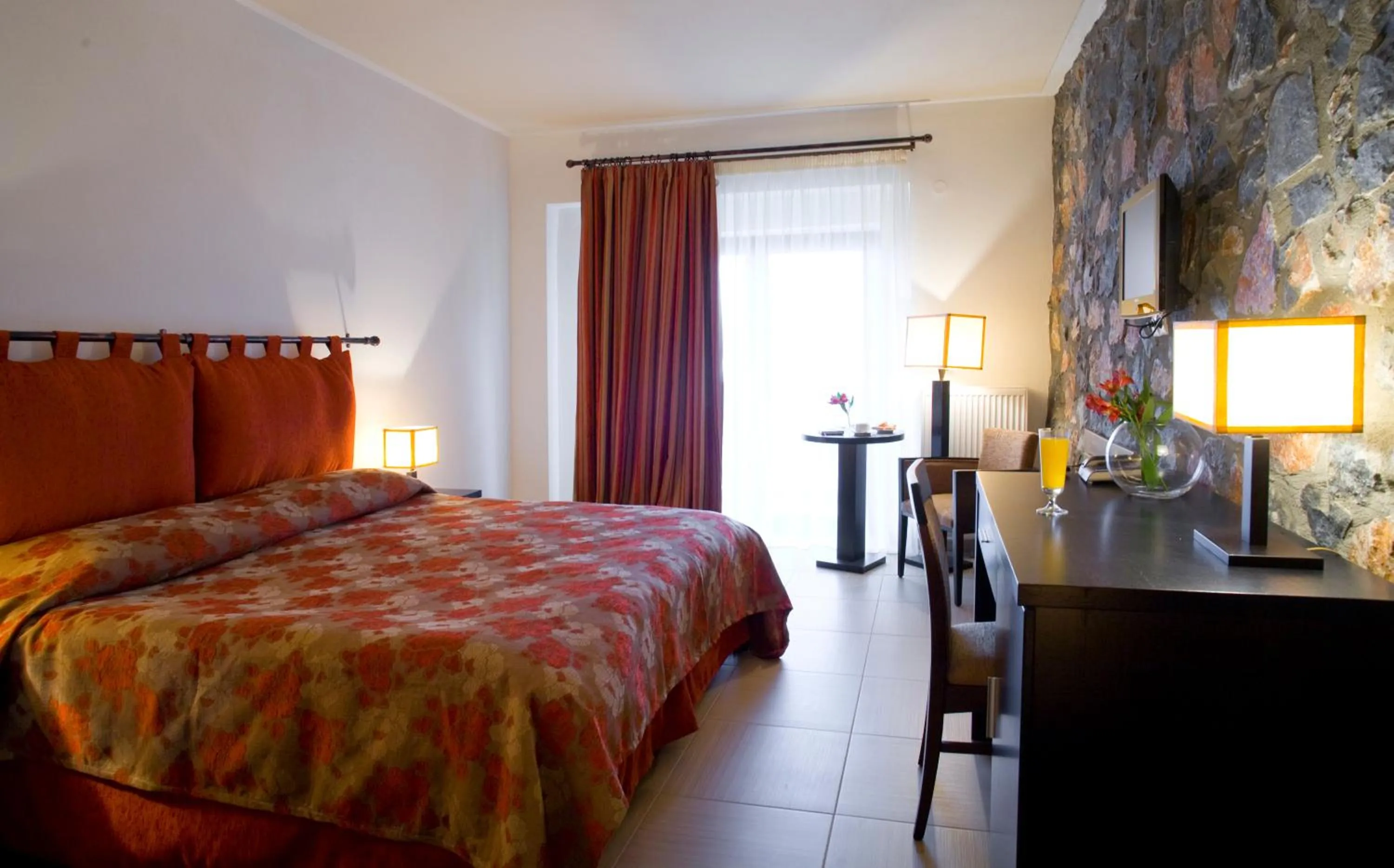 Bed in Domotel Neve Mountain Resort