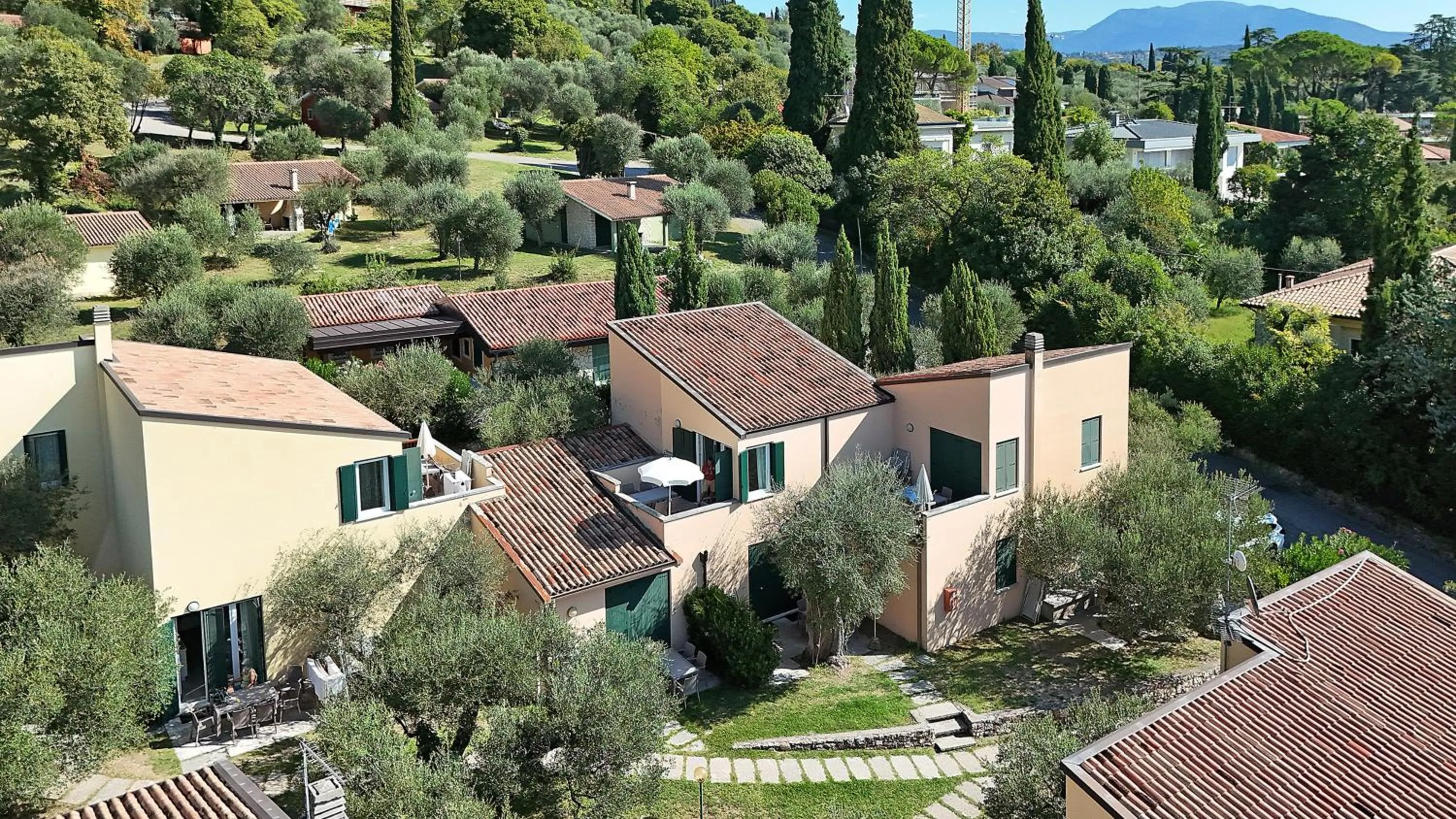 Property building in Appartamenti Pratone